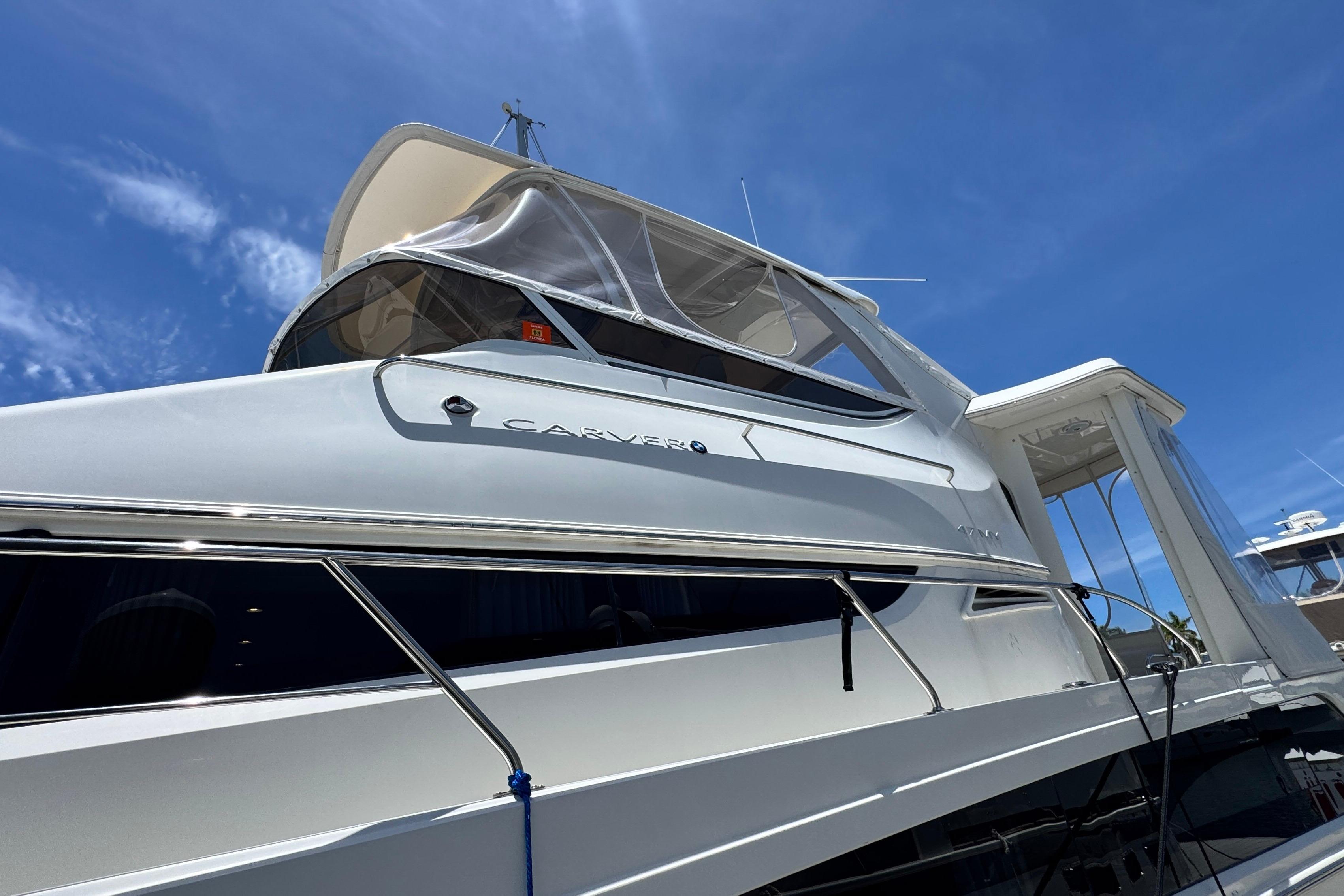 2007 Carver 47 Motor Yacht Port Profile