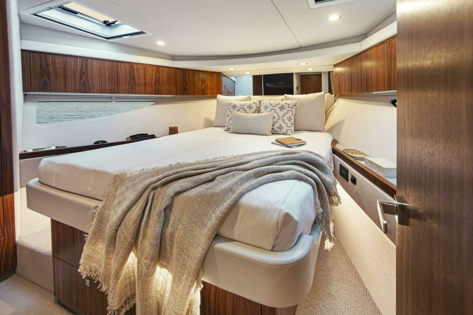 2026 Riviera 46 Sports Motor Yacht - Image 17