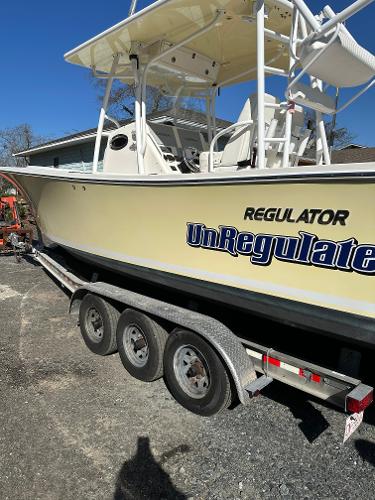 2010 Regulator 29 Forward Seating - 11