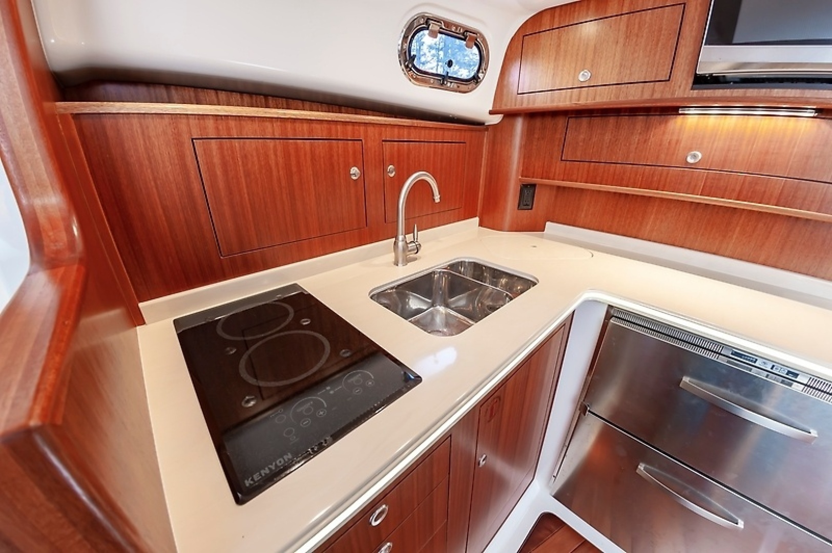 2015 Pursuit 385 OS - Image 27