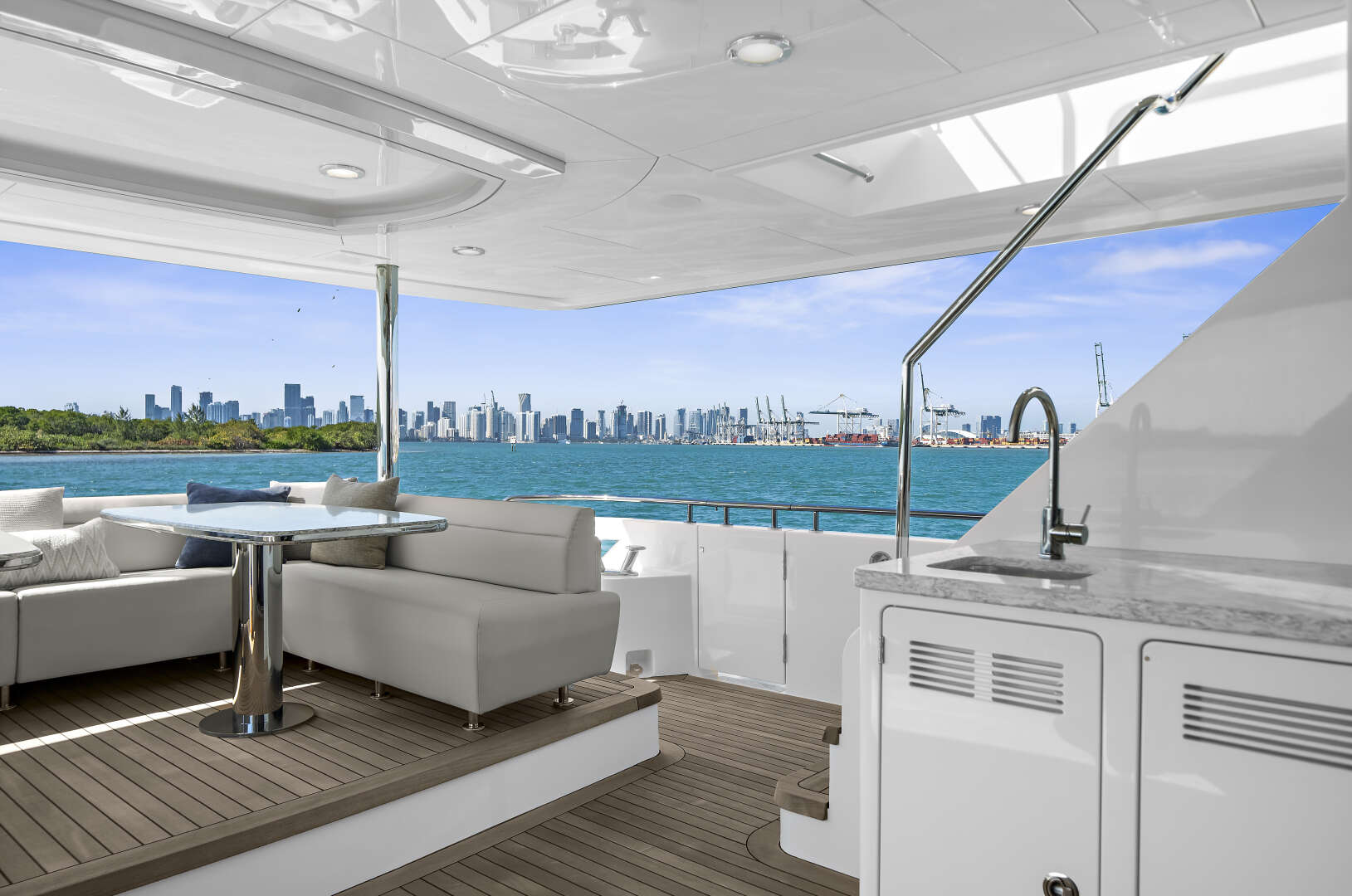 2024 Ocean Alexander 32L - Image 22