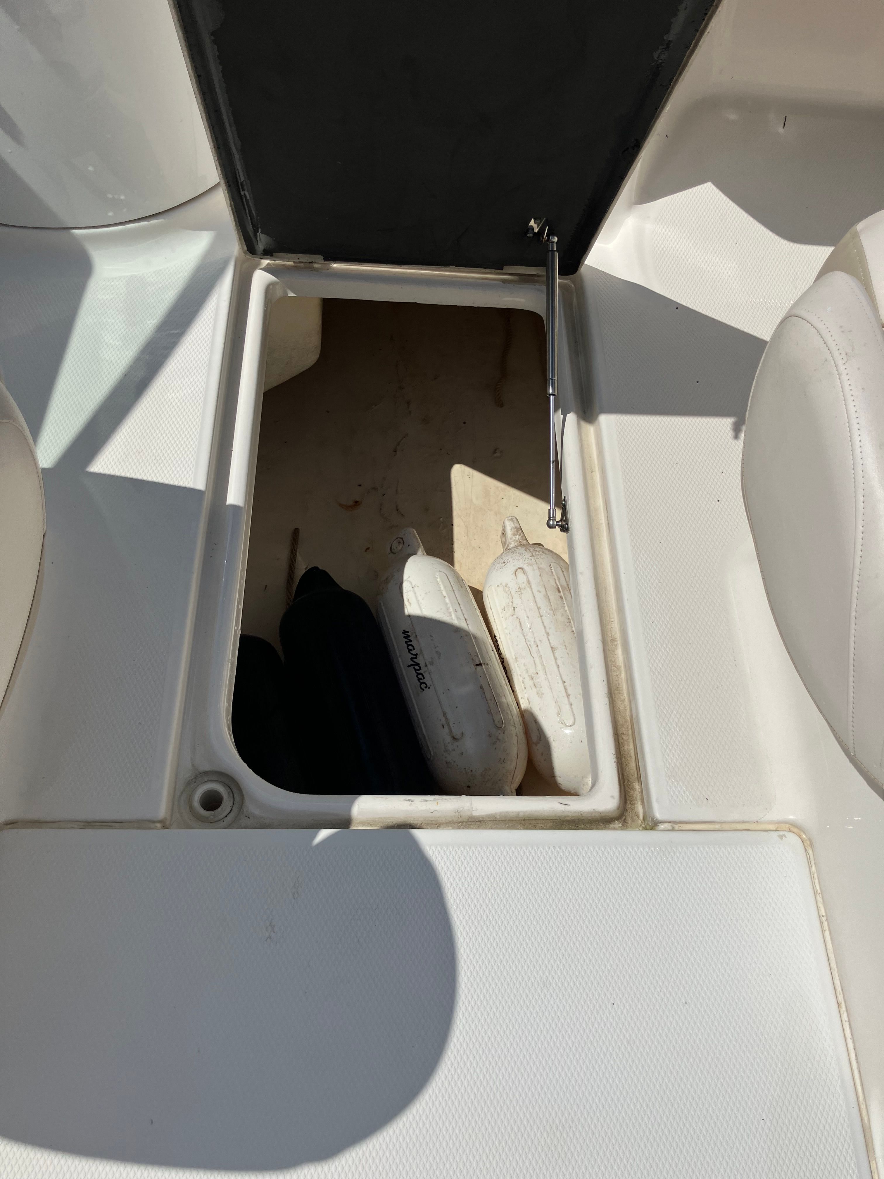 2017 Robalo R207 Dual Console - 12