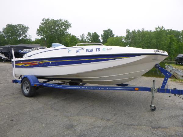 2007 Bayliner 197 Deck Boat on trailer in outdoor setting.