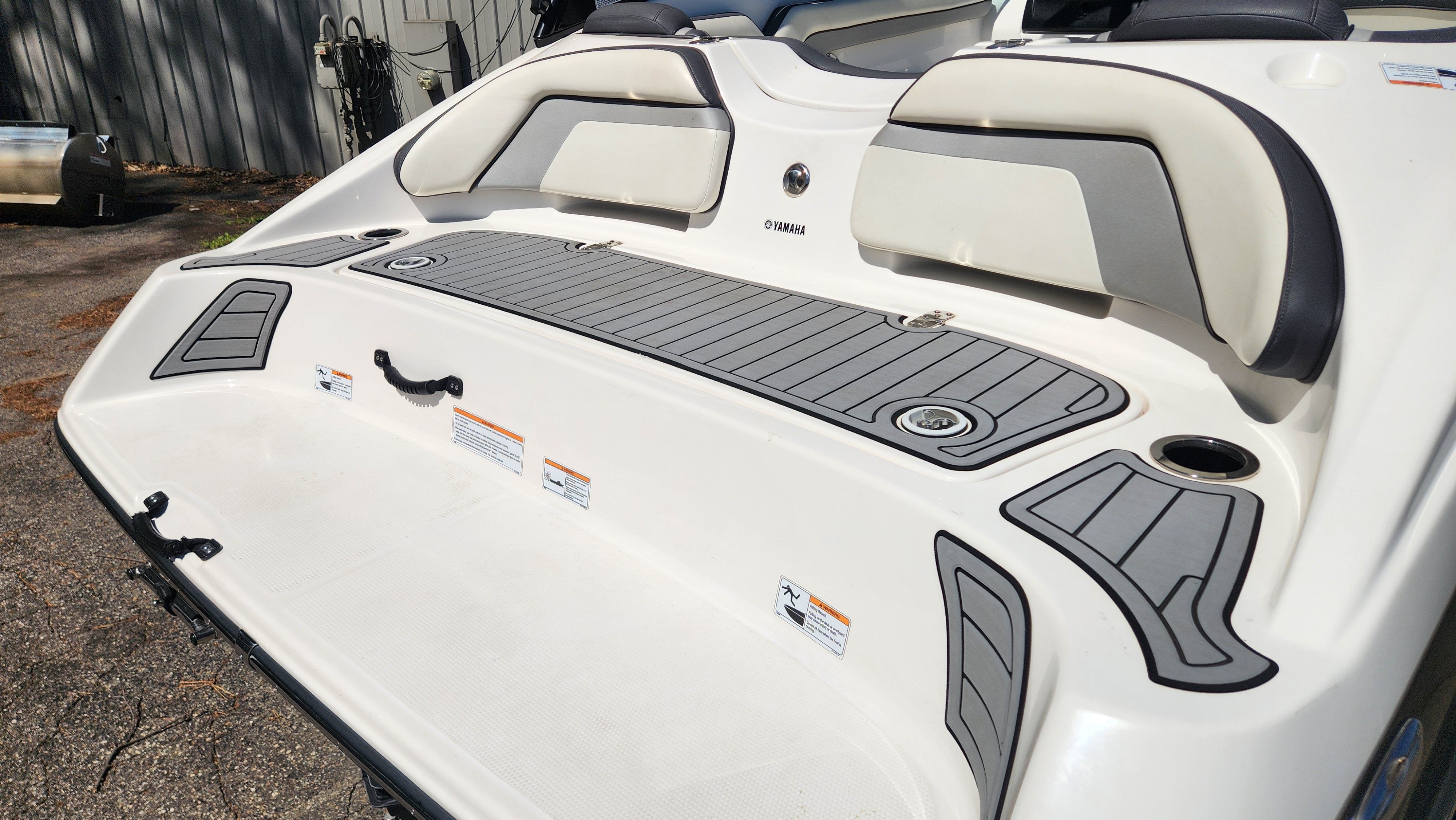 2016 Yamaha AR192 boat rear with gray padding.
