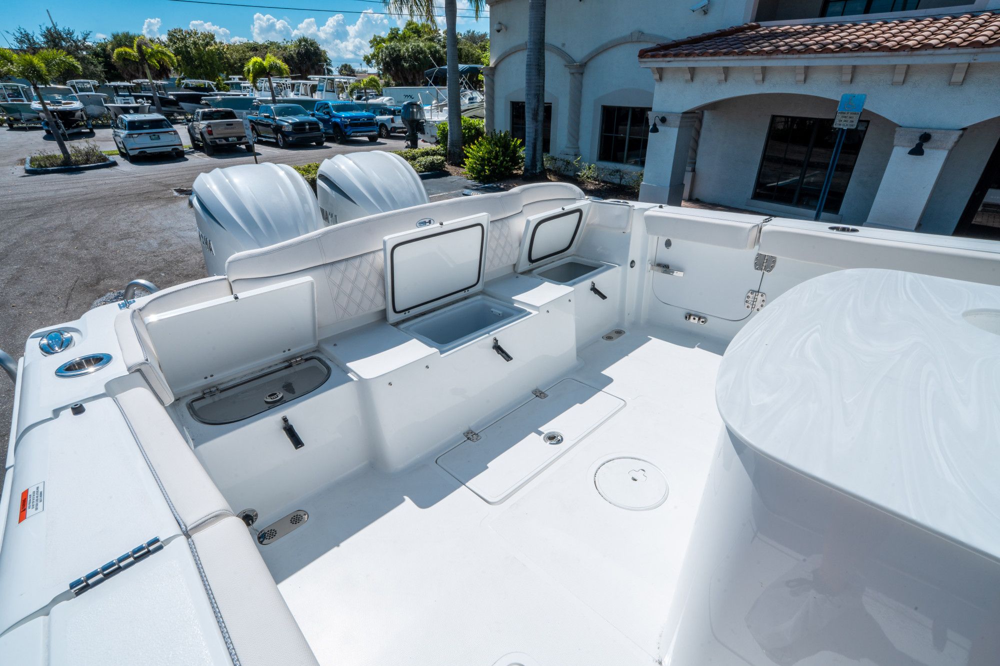 2026 Sea Hunt ULTRA 305 CB - 11