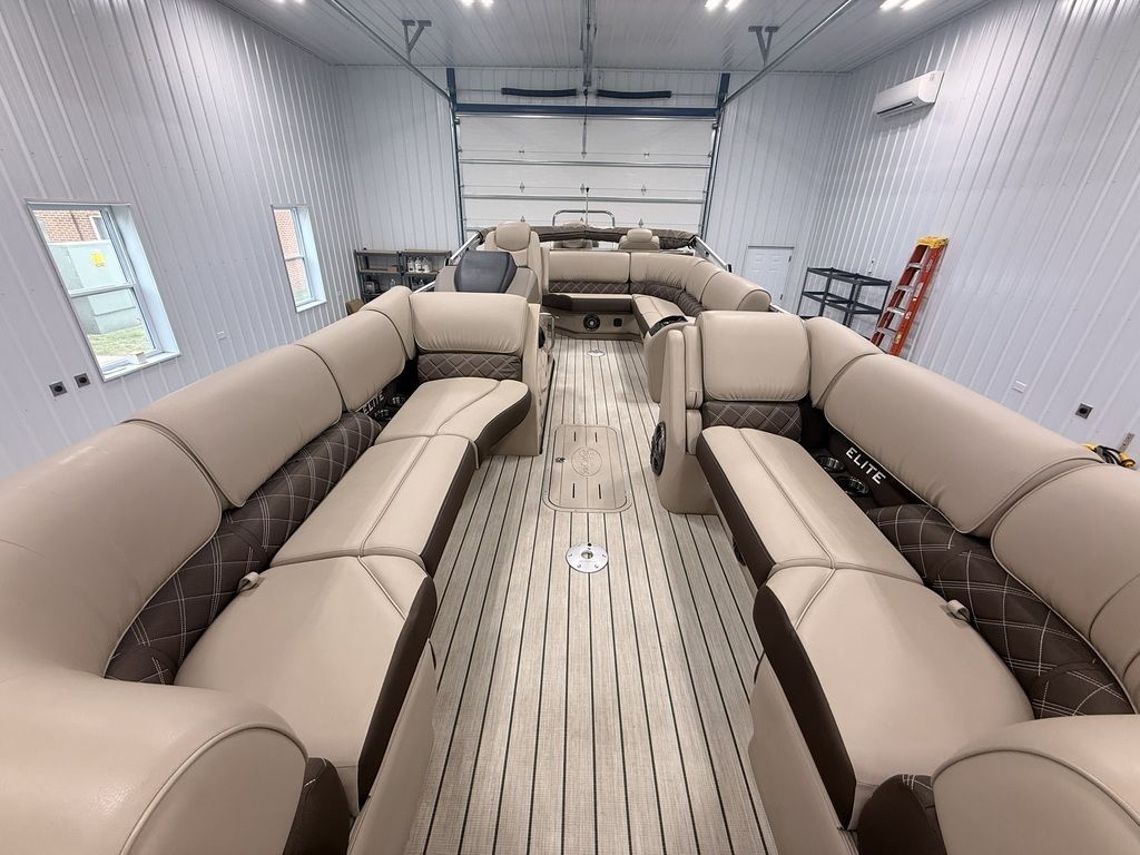 2024 SunCatcher Elite 326 SE - 13