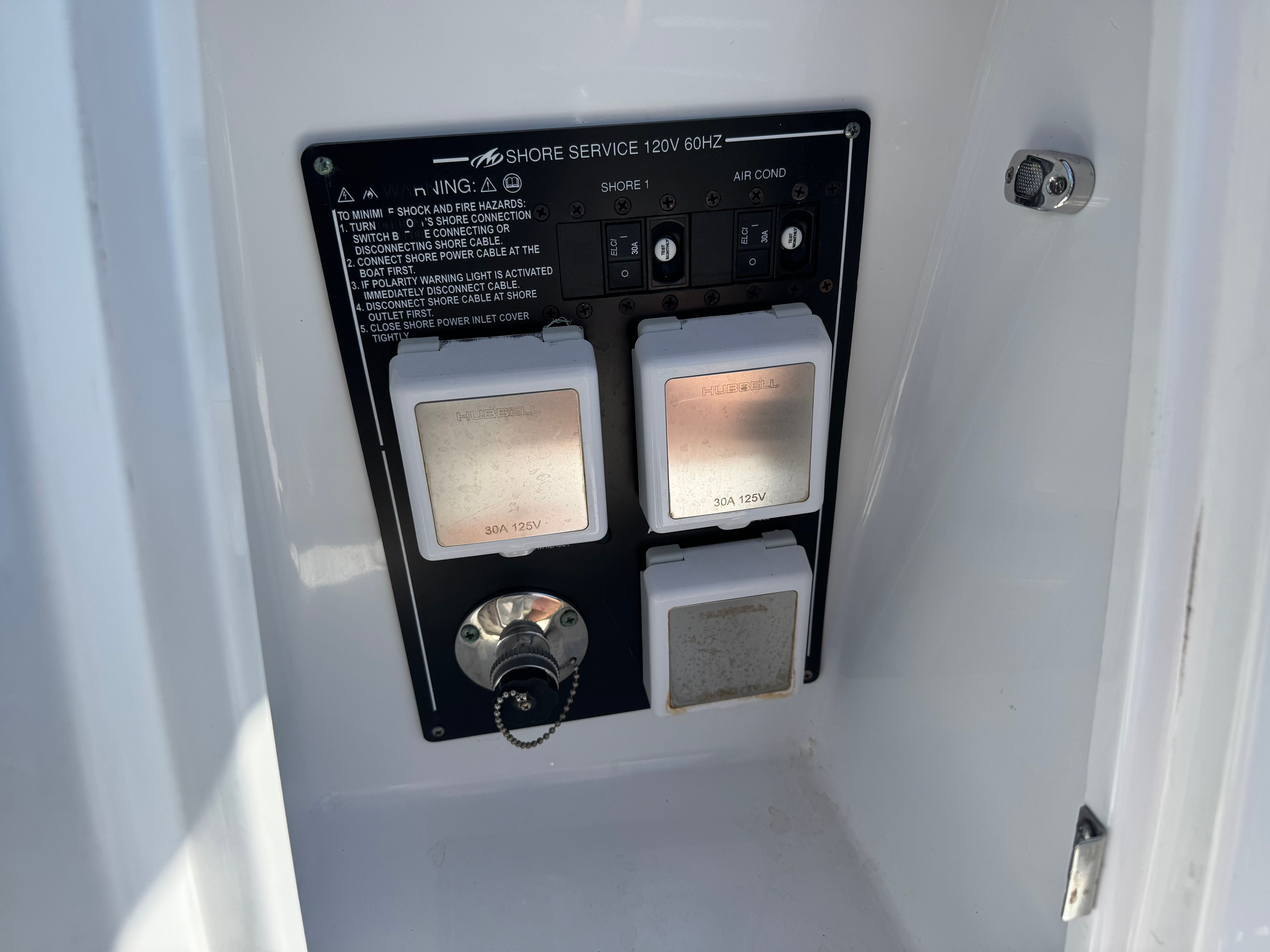 2018 Monterey 335 Sport Yacht - 26