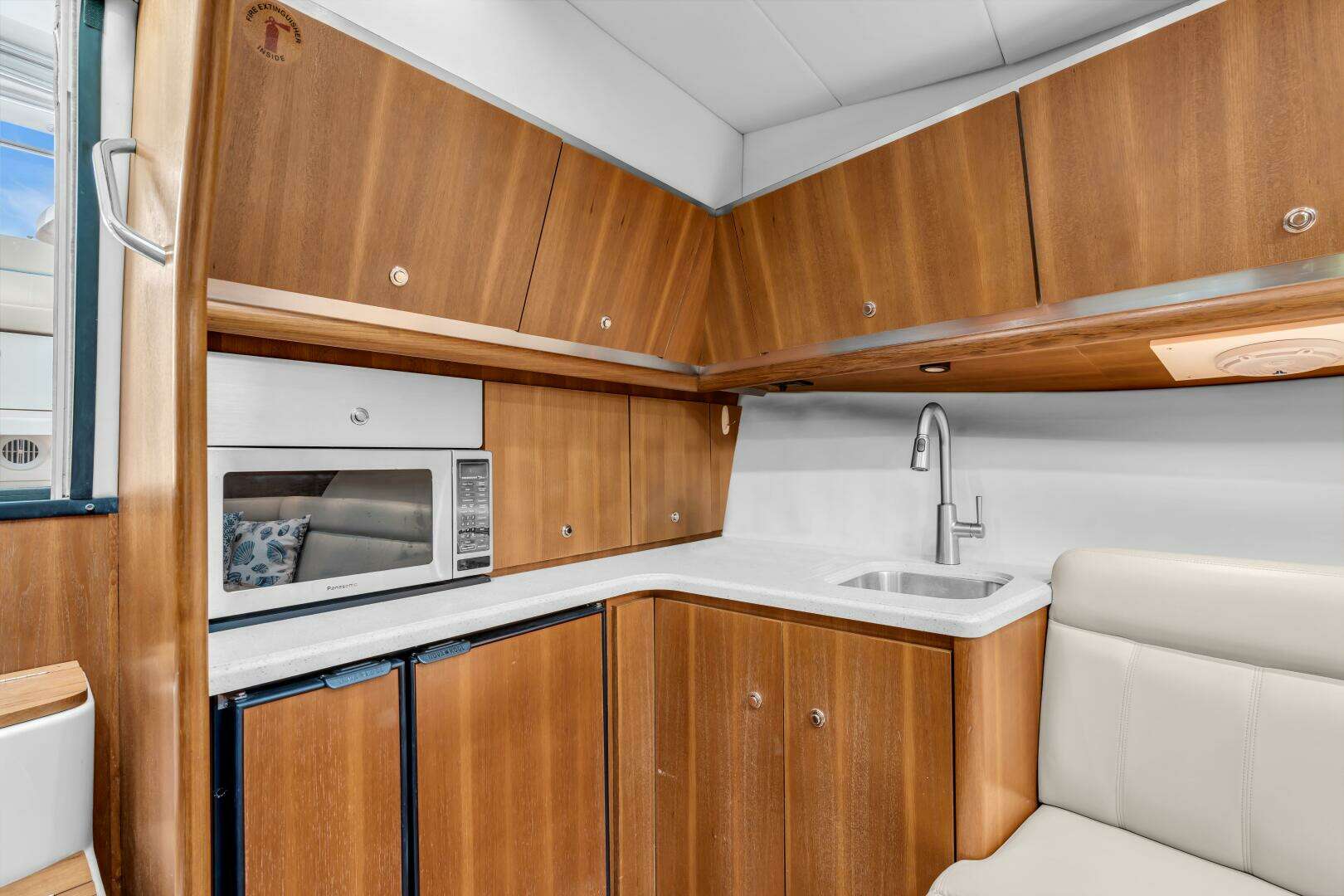 2006 Tiara Yachts 4200 Open - Image 34