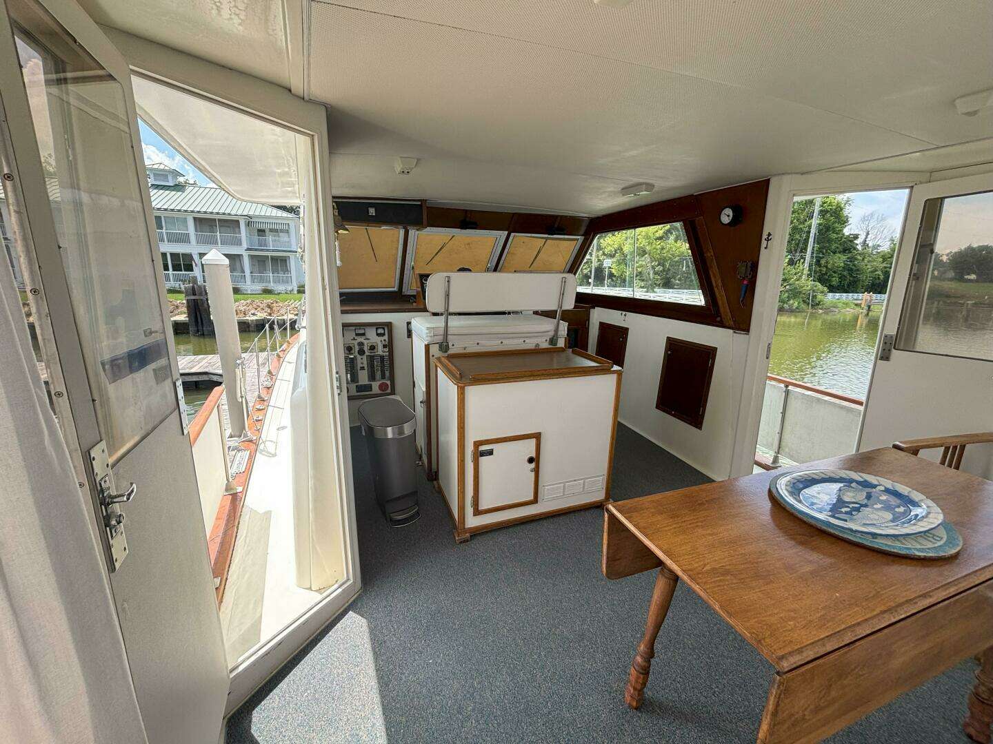 1972 Matthews 4 Flush Deck - Image 28