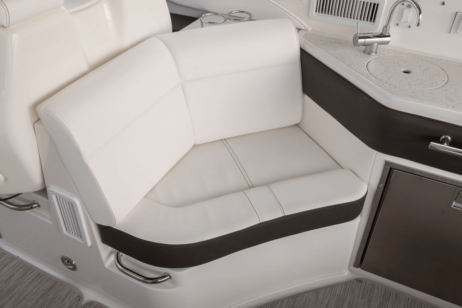 2026 Sea Ray Sundancer 320 Outboard - 11