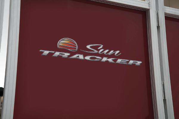2024 Sun Tracker Party Barge 20 DLX logo on red background.