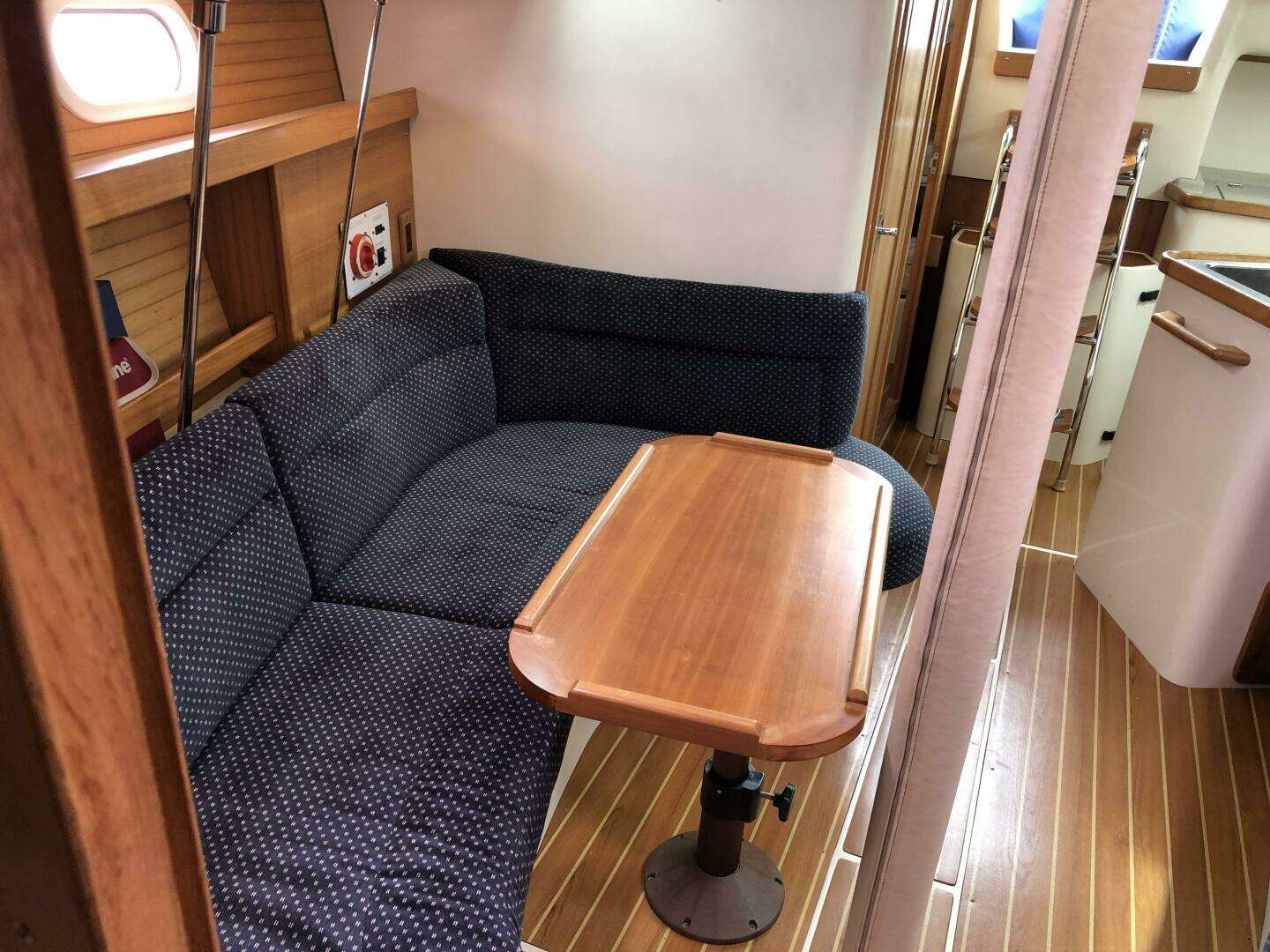 2005 Catalina 320 - Image 23