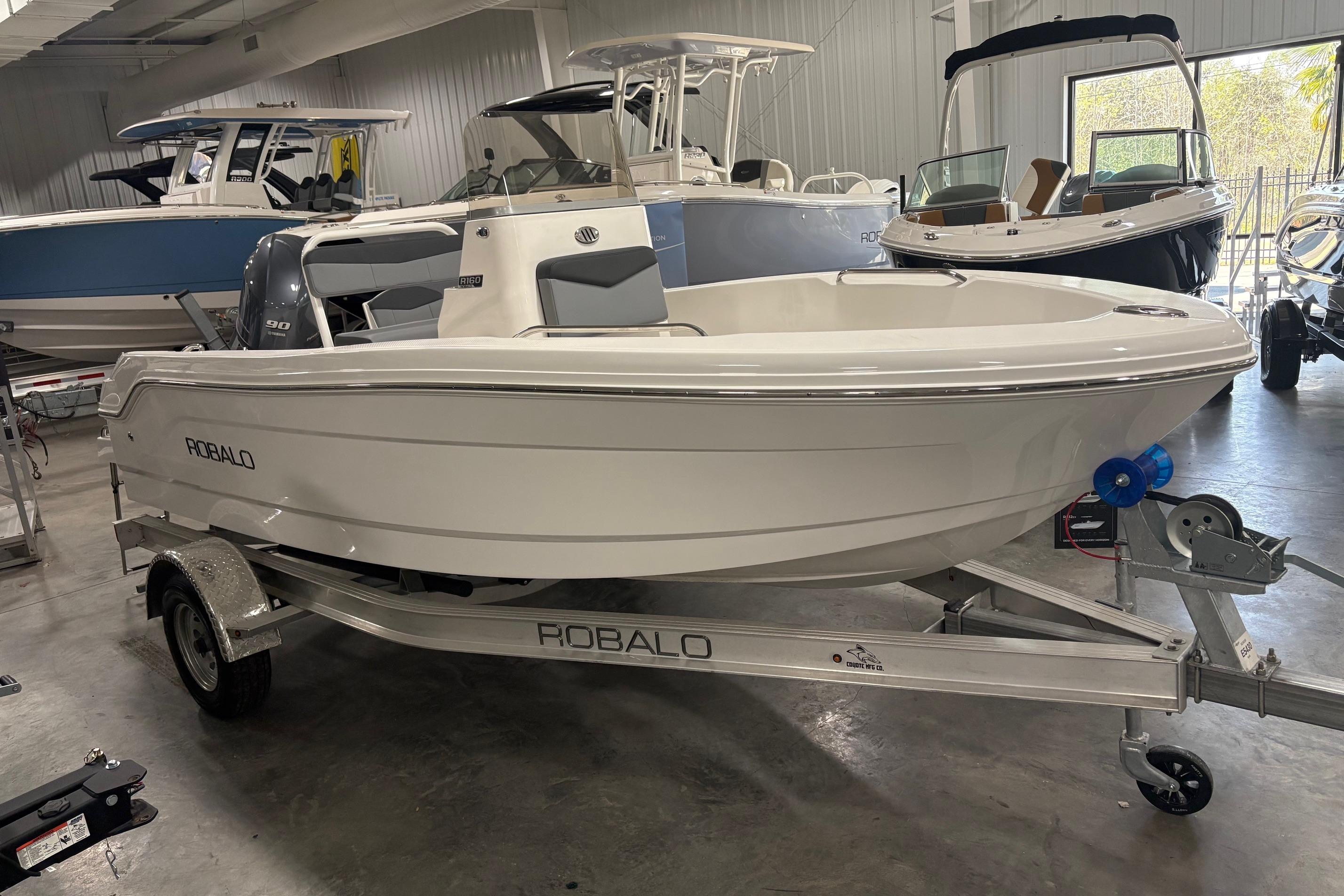 2026 Robalo R160 Center Console