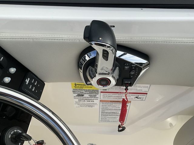2024 Boston Whaler 210 Vantage - 27