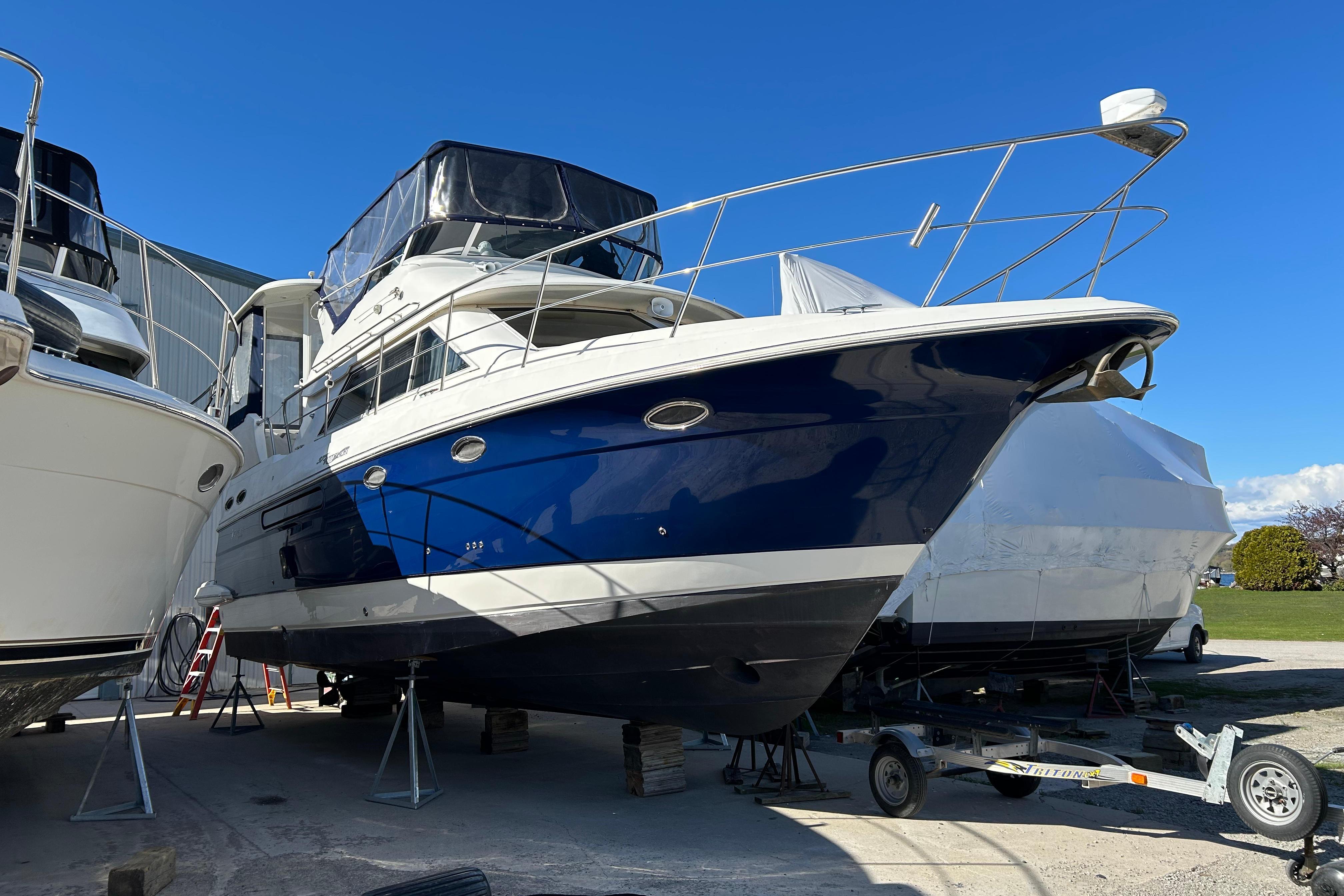 2005 Cruisers Yachts 375 Motoryacht