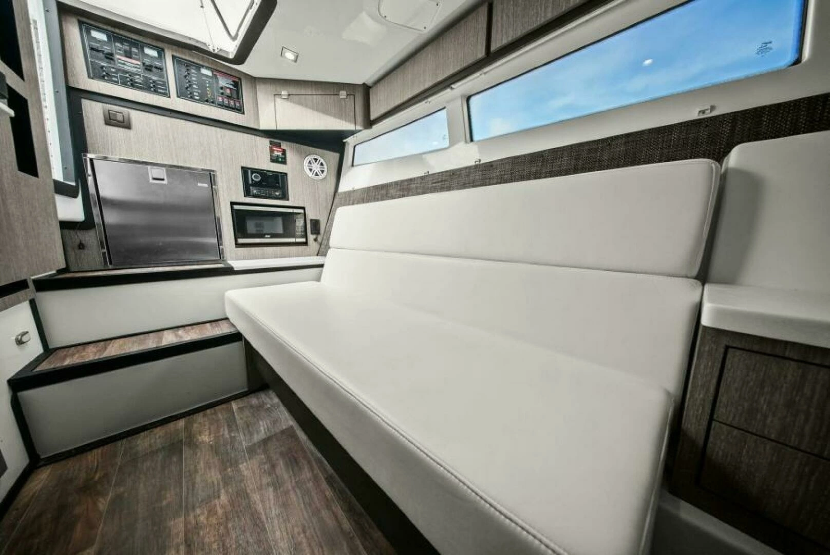 2023 Monterey 385 SS - Image 25