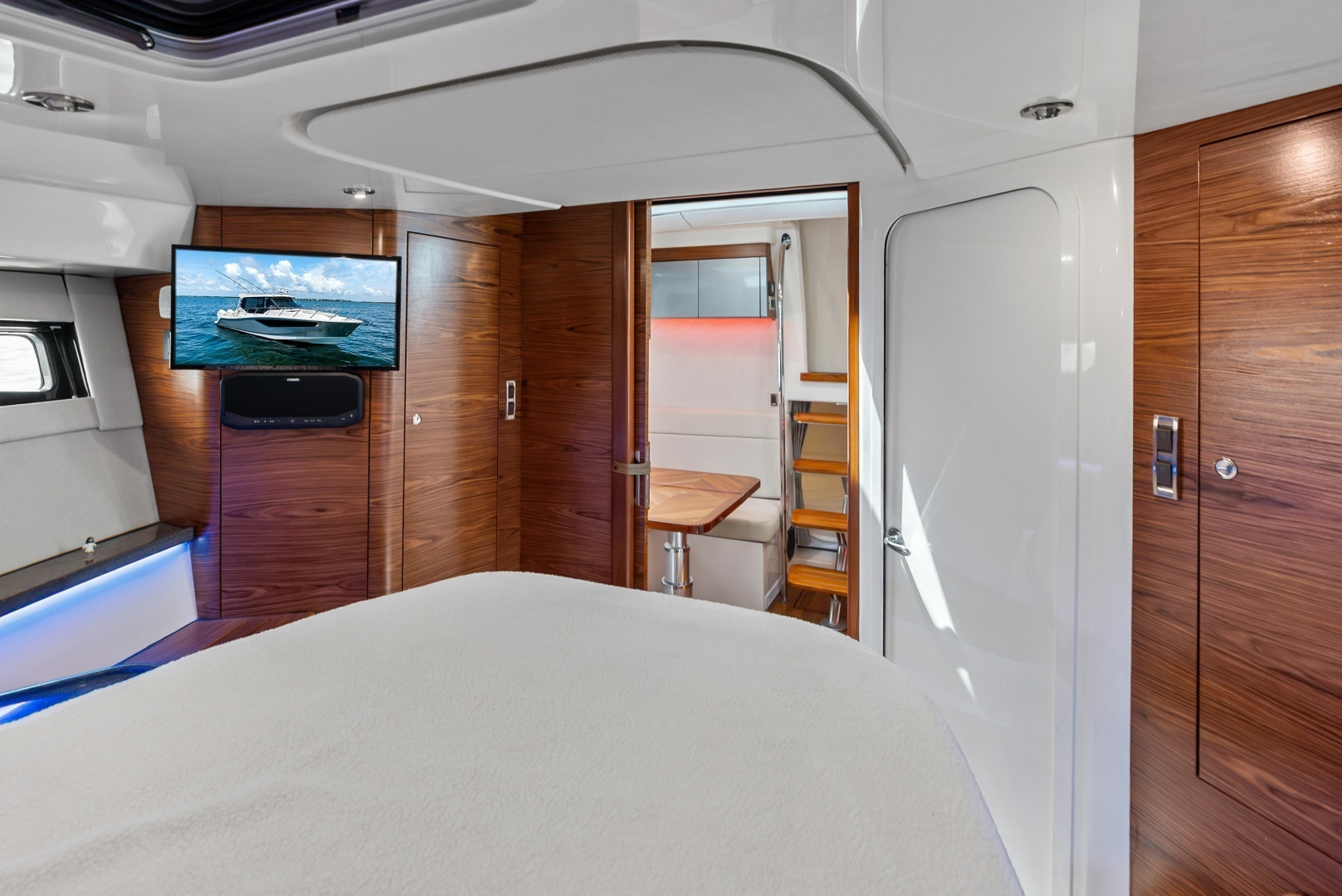 2023 Boston Whaler 405 Conquest - Image 34