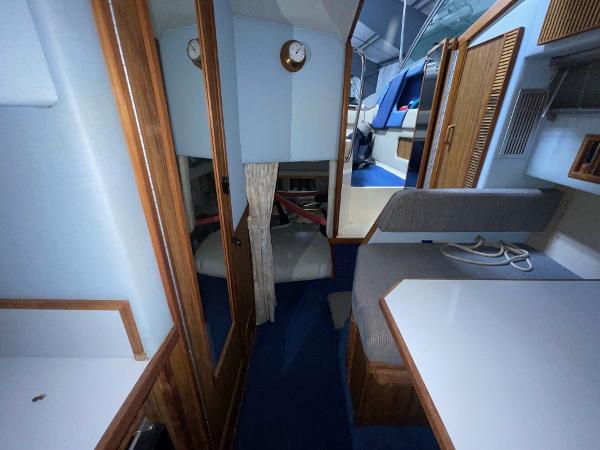 1988 Sea Ray 268 Express Cruiser - 21