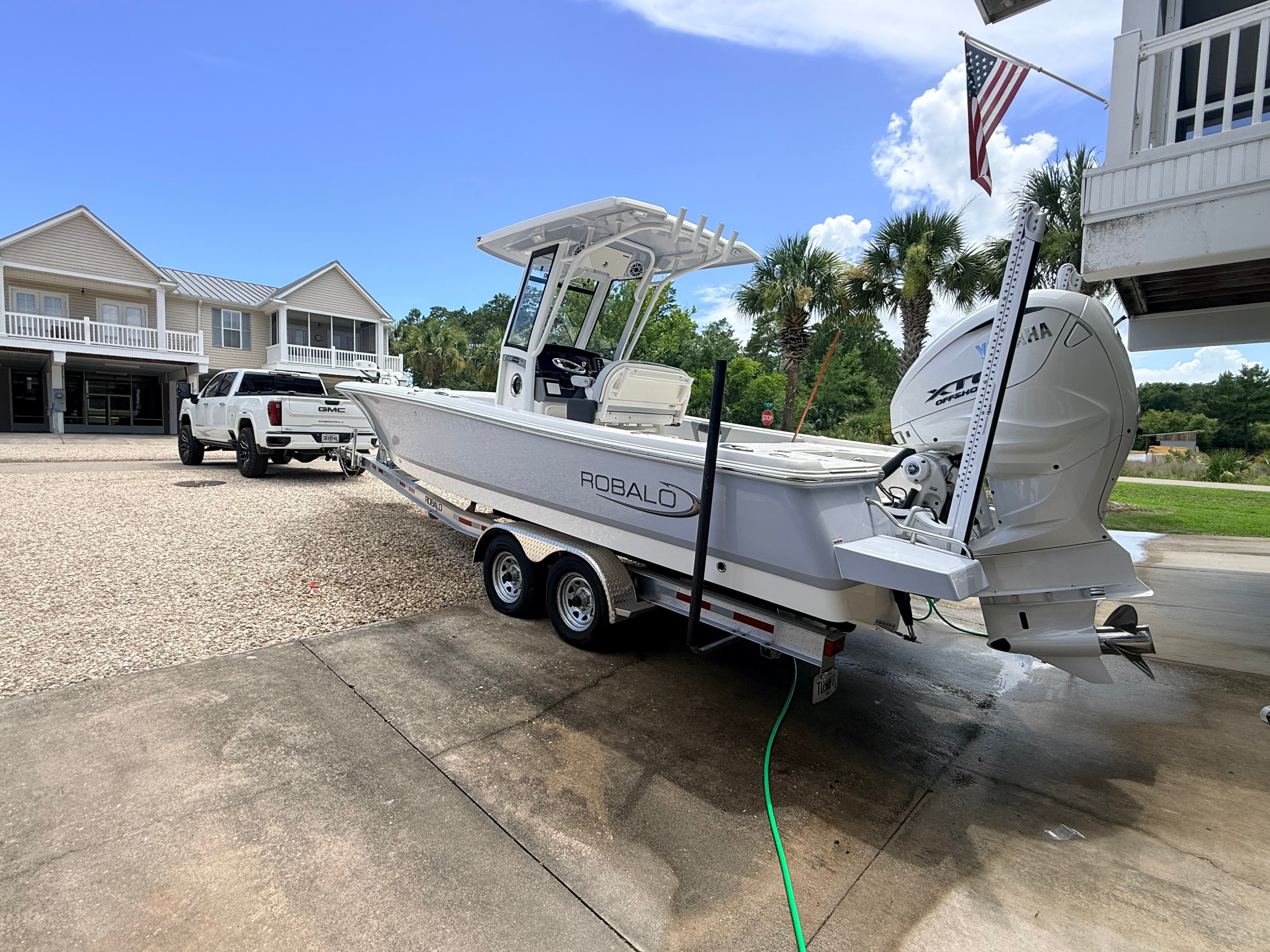2025 Robalo 266 Cayman - 10