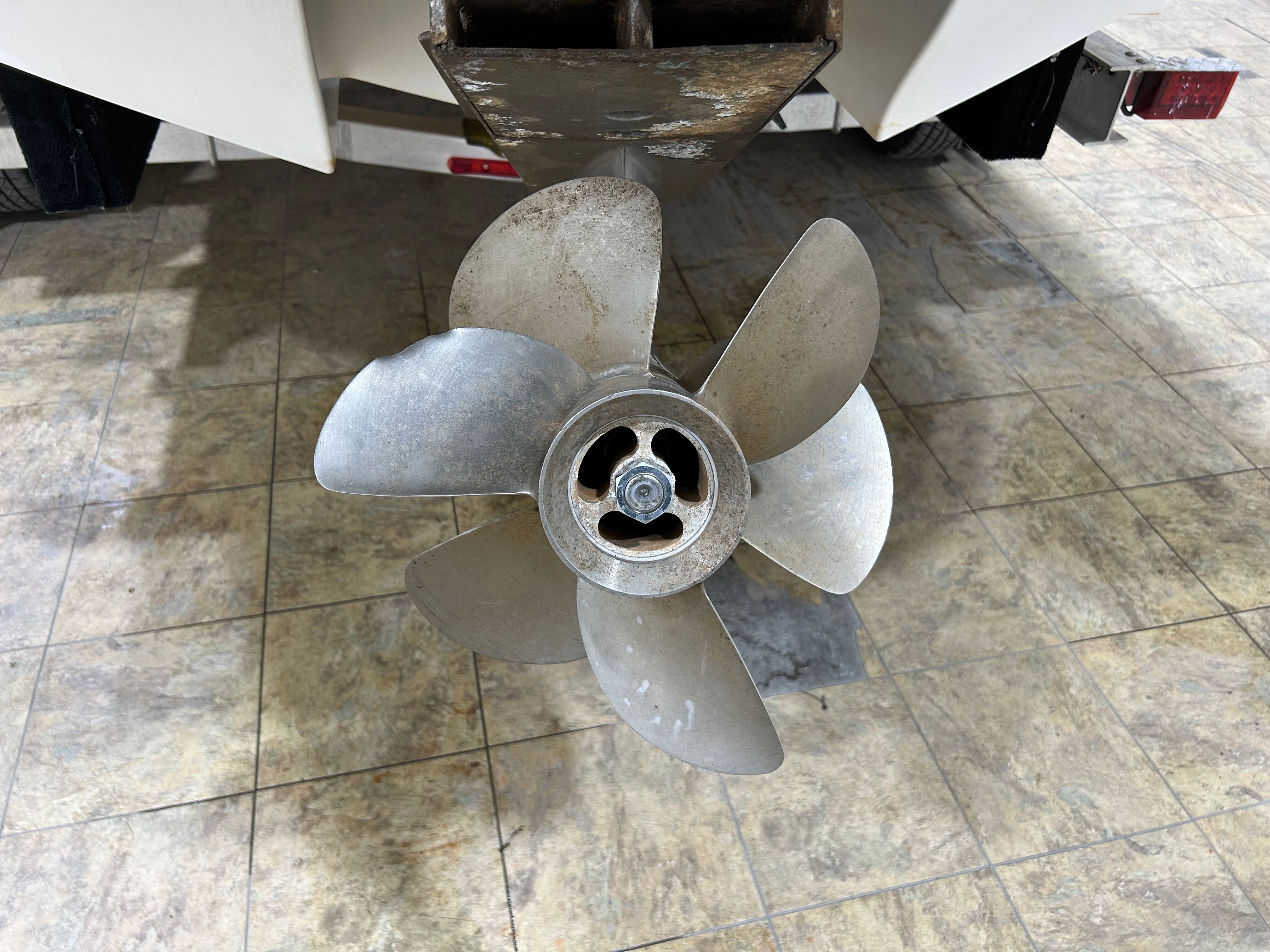 2004 COBALT 220 - Image 10
