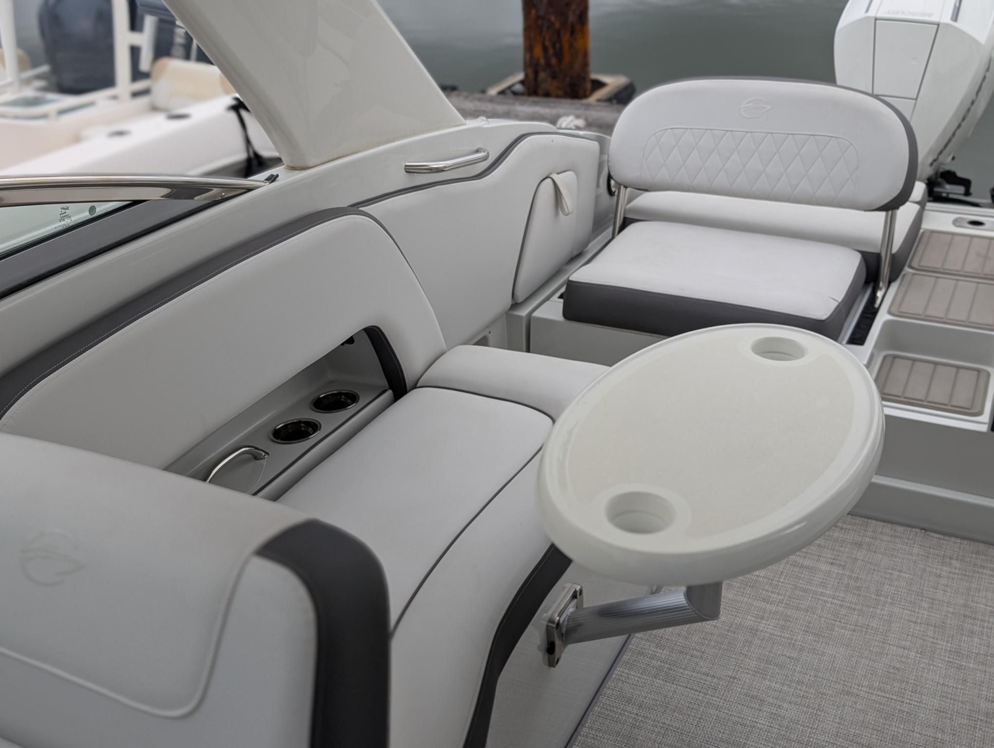 2023 CROWNLINE E305 XS - Image 8