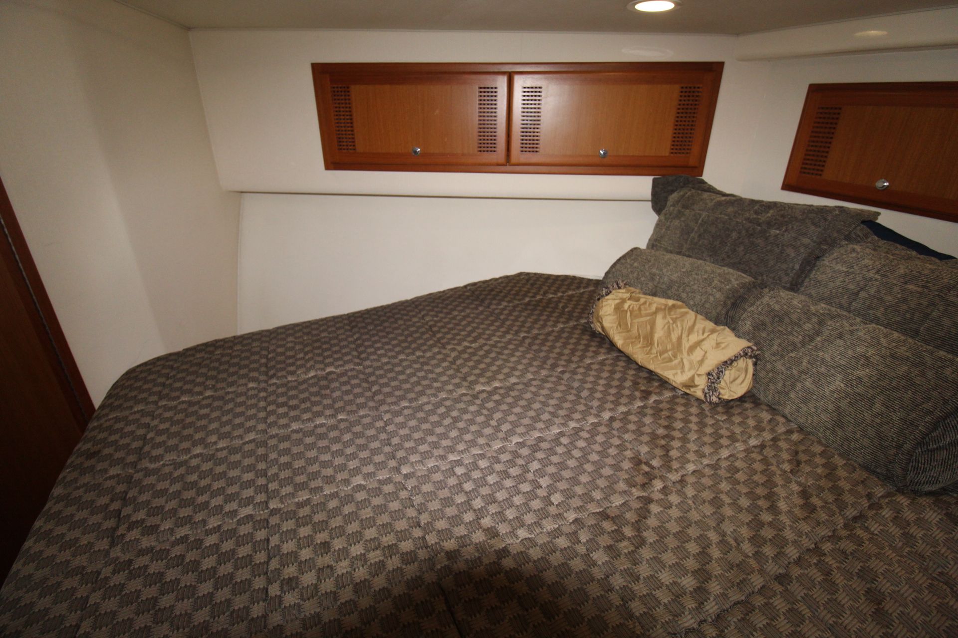 2002 Cabo 47 Flybridge - 58