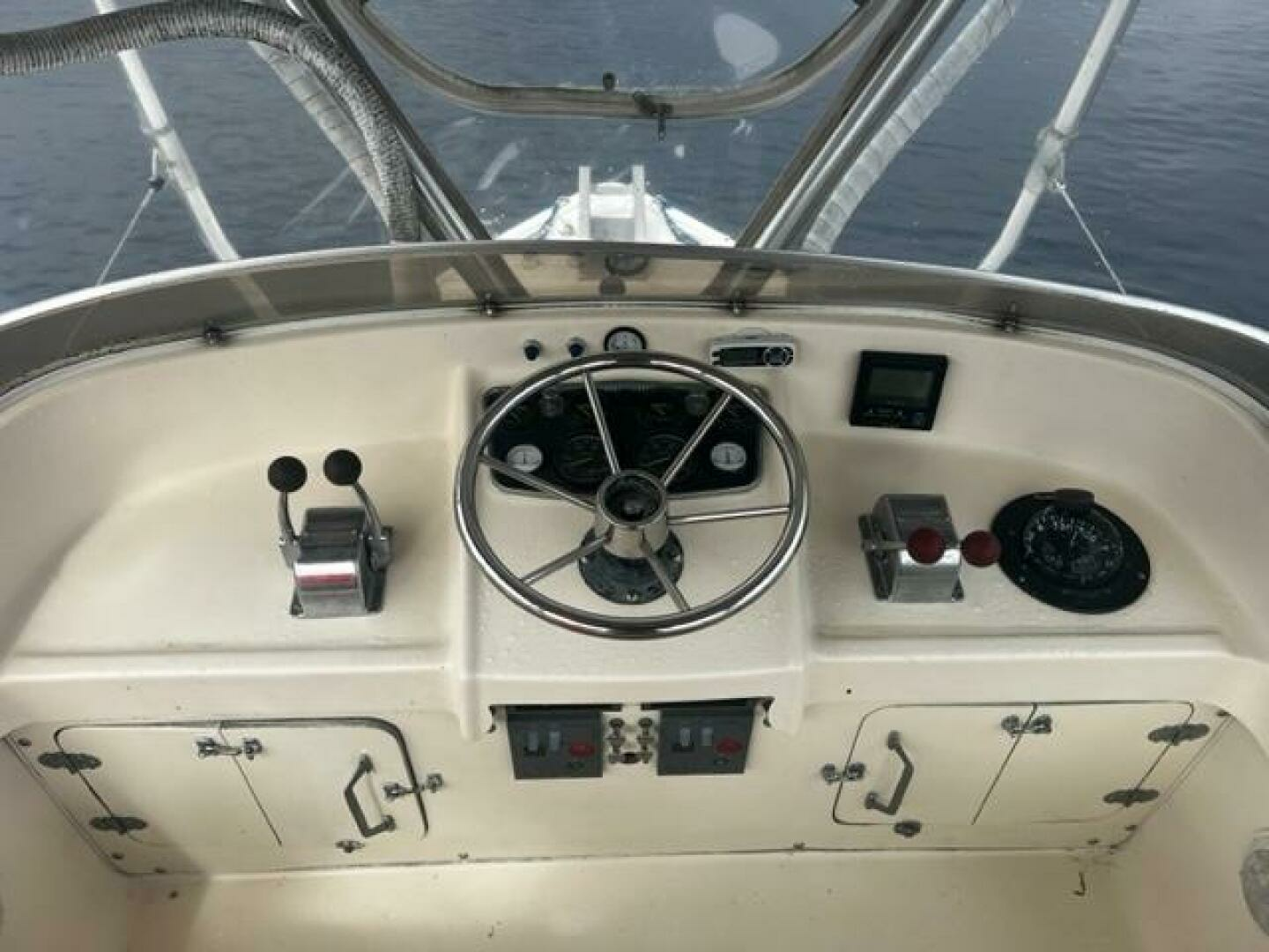 1975 Bertram 31 - Image 7