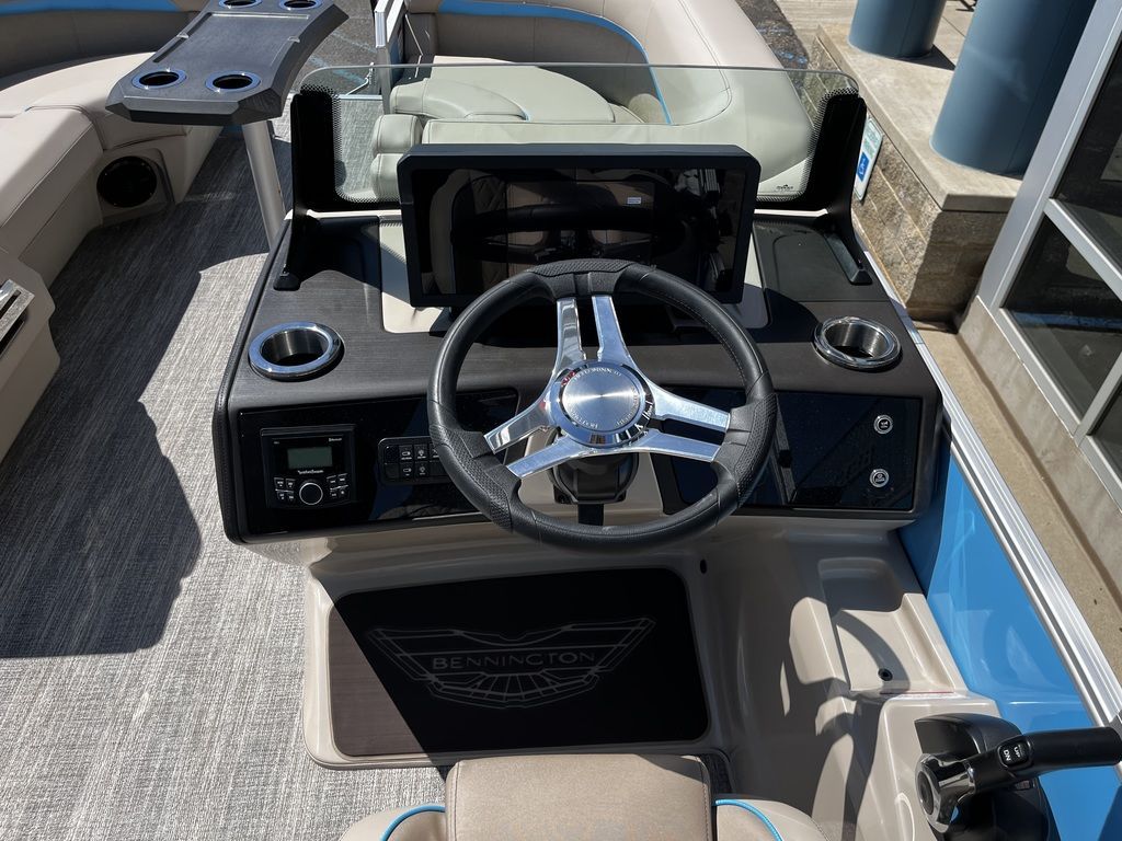 2025 Bennington 22 M Fastback - Quad Bench - 24