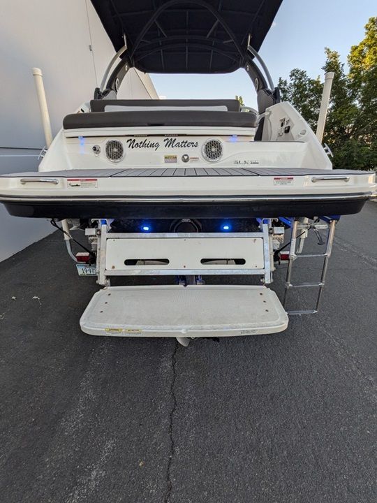 2017 Sea Ray SLX 250 - 11