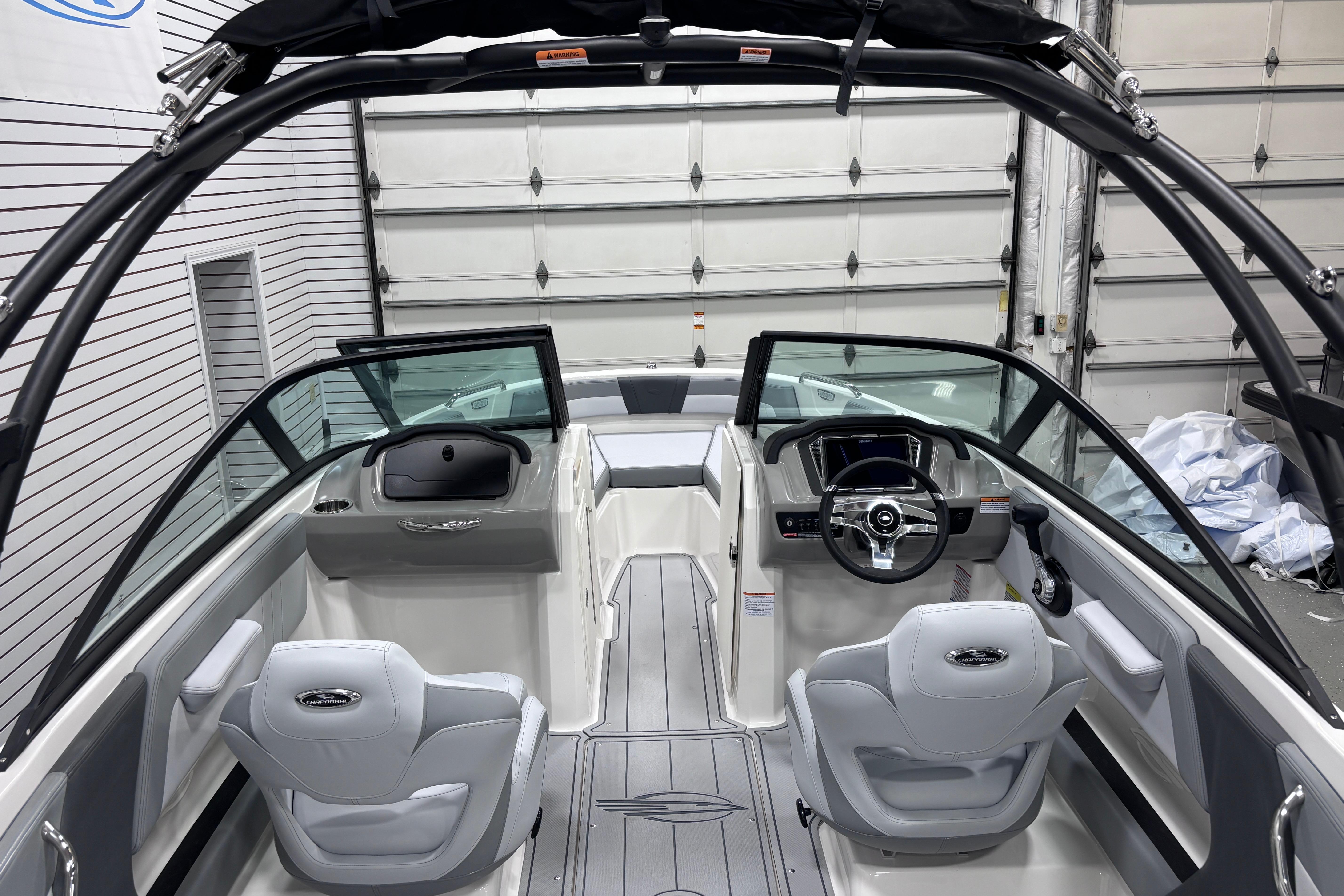 2026 Chaparral 21 SSi boat interior with modern dashboard and seating.