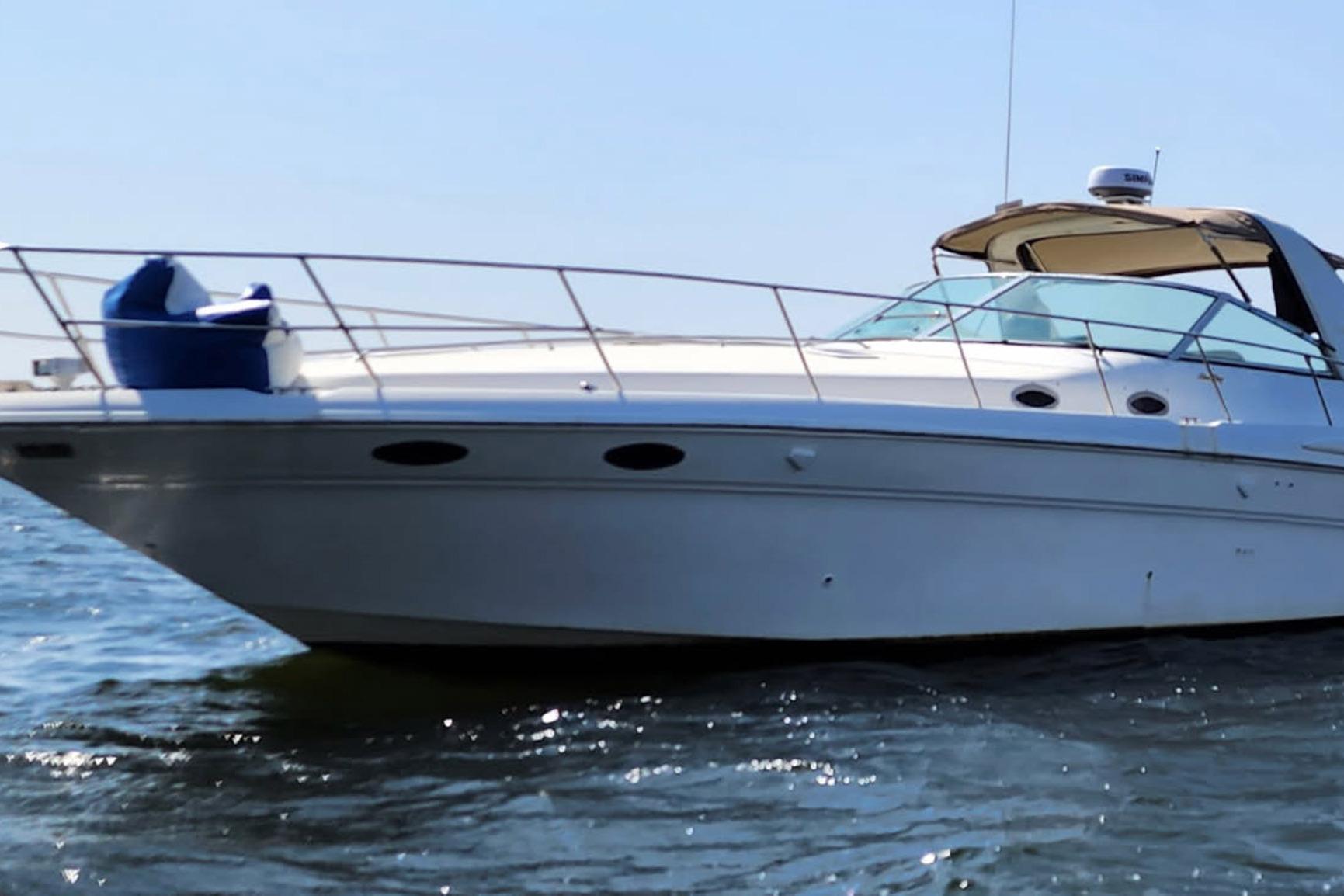 1998 Sea Ray Sundancer 400 yacht cruising on open water.