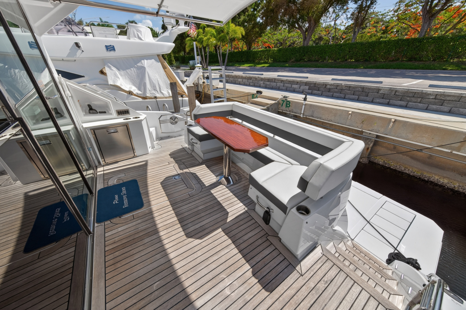 2023 Cruisers Yachts 50 CANTIUS - Image 29