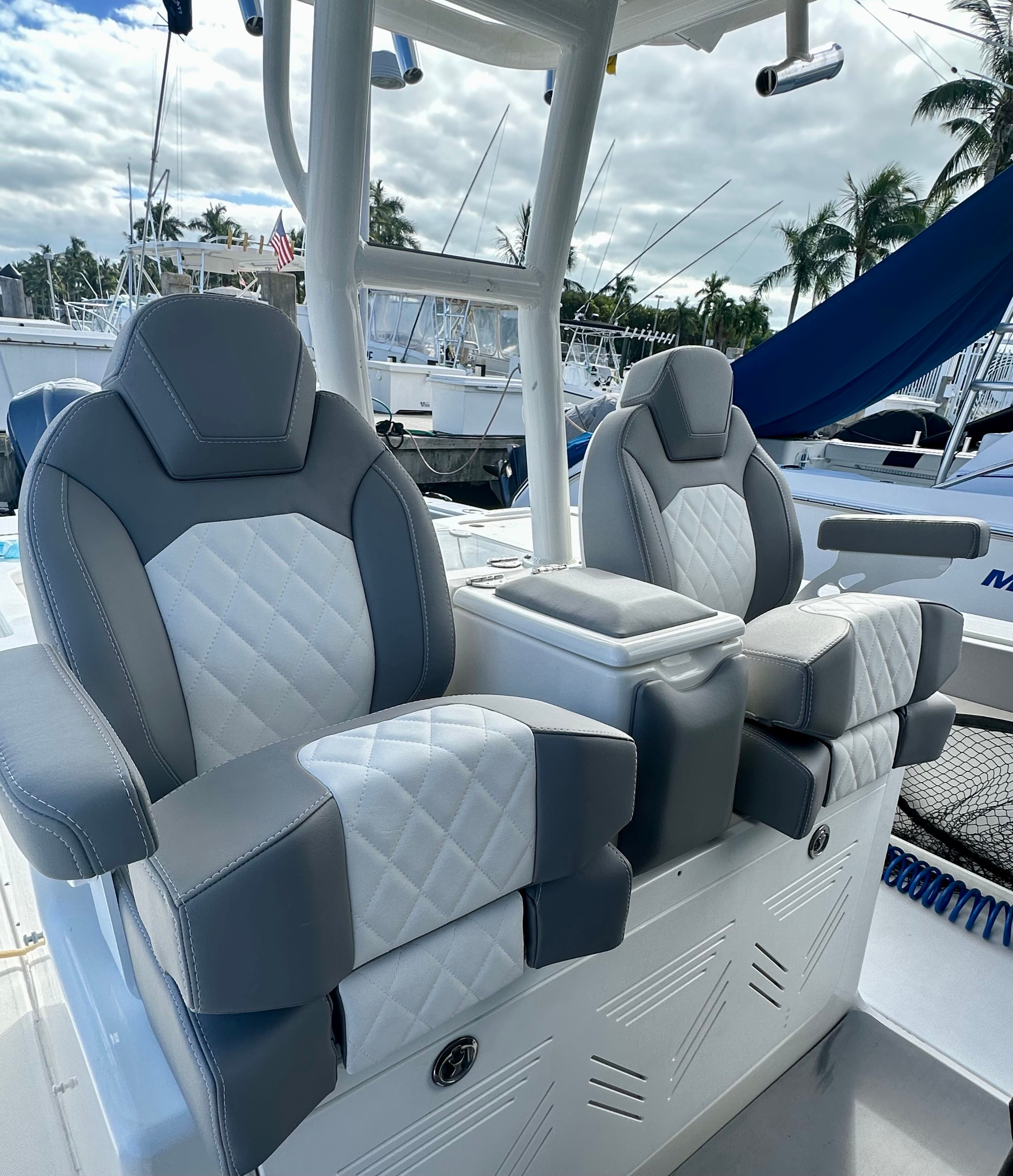 2009 Everglades 365 Center Console - 98