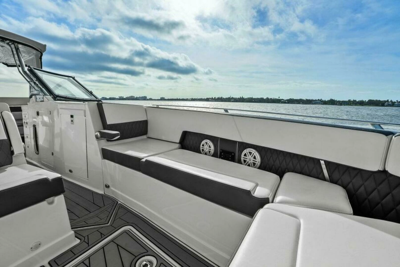 2023 Monterey 385 SS - Image 13