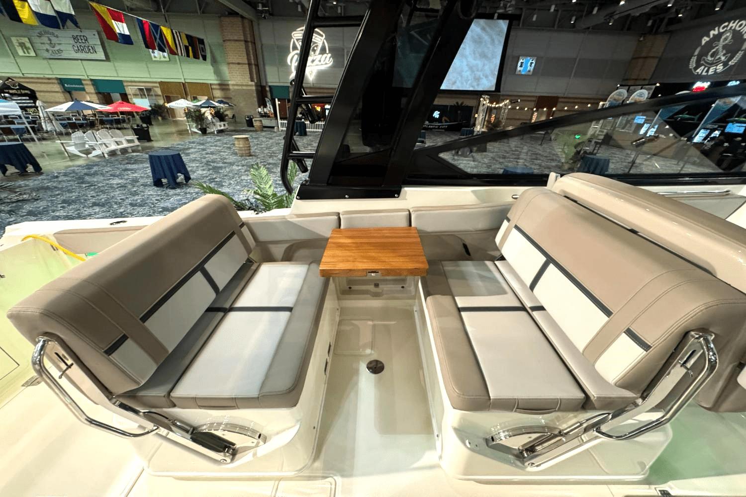 2025 Boston Whaler 330 Vantage - 16
