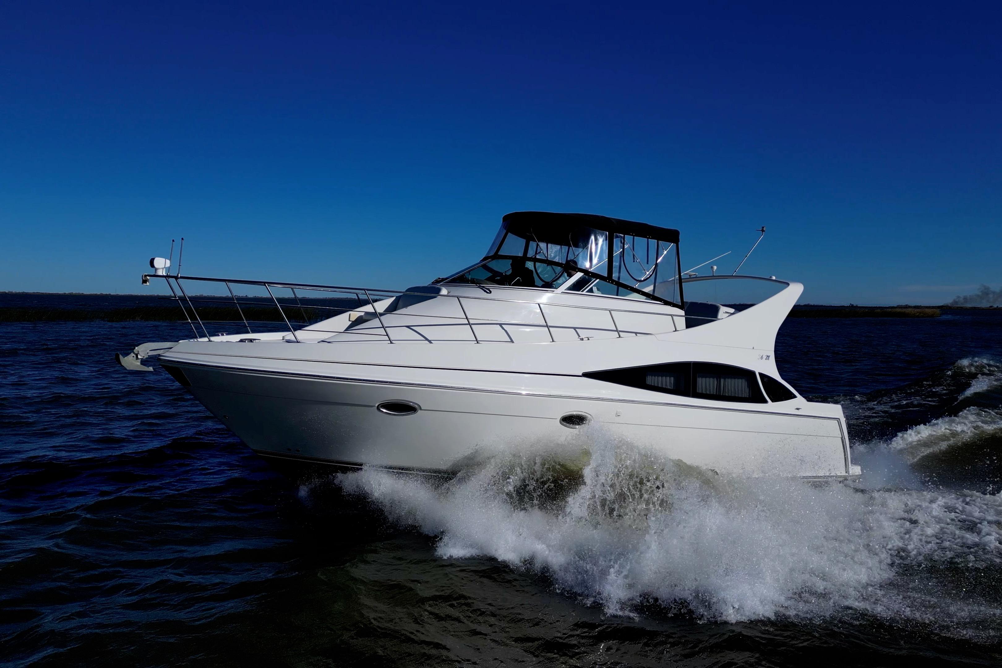 2006 Carver 36 Mariner