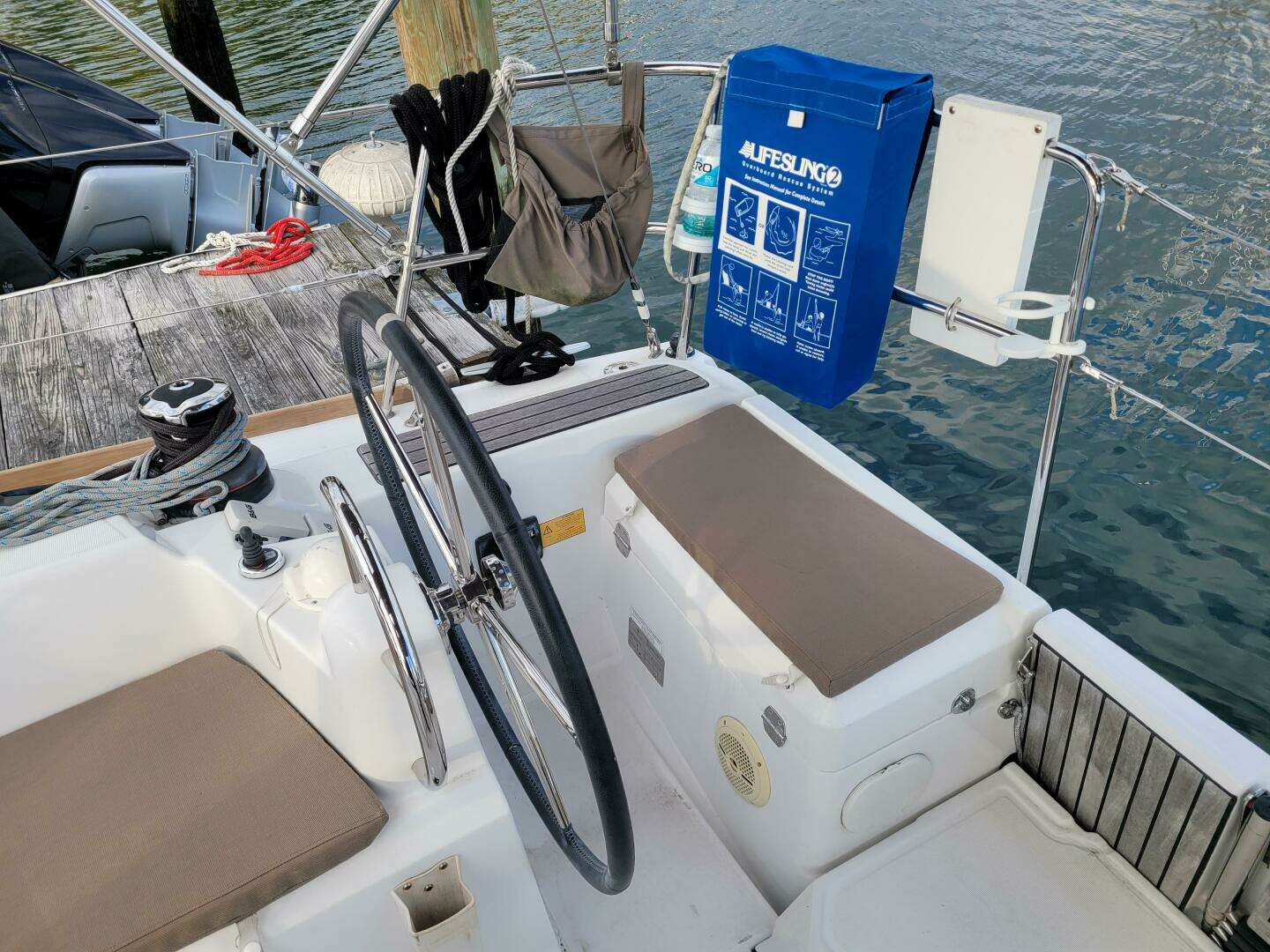 2014 Jeanneau 379 - Image 15