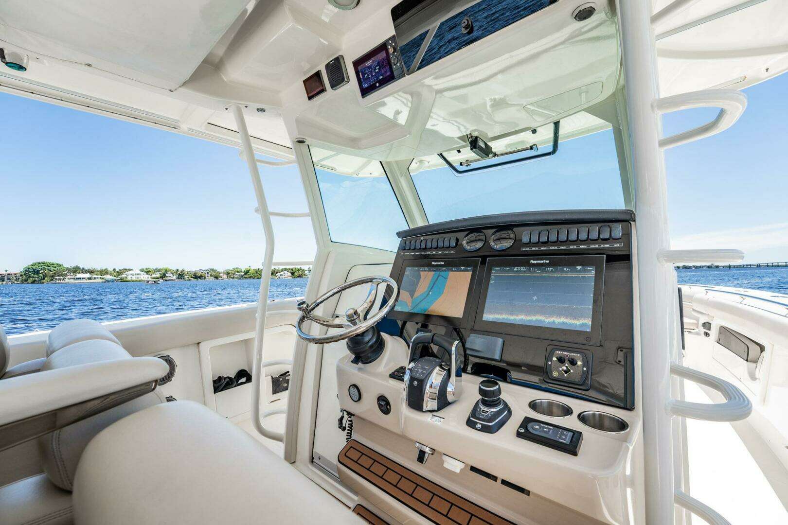 2018 Boston Whaler 380 Outrage - Image 26