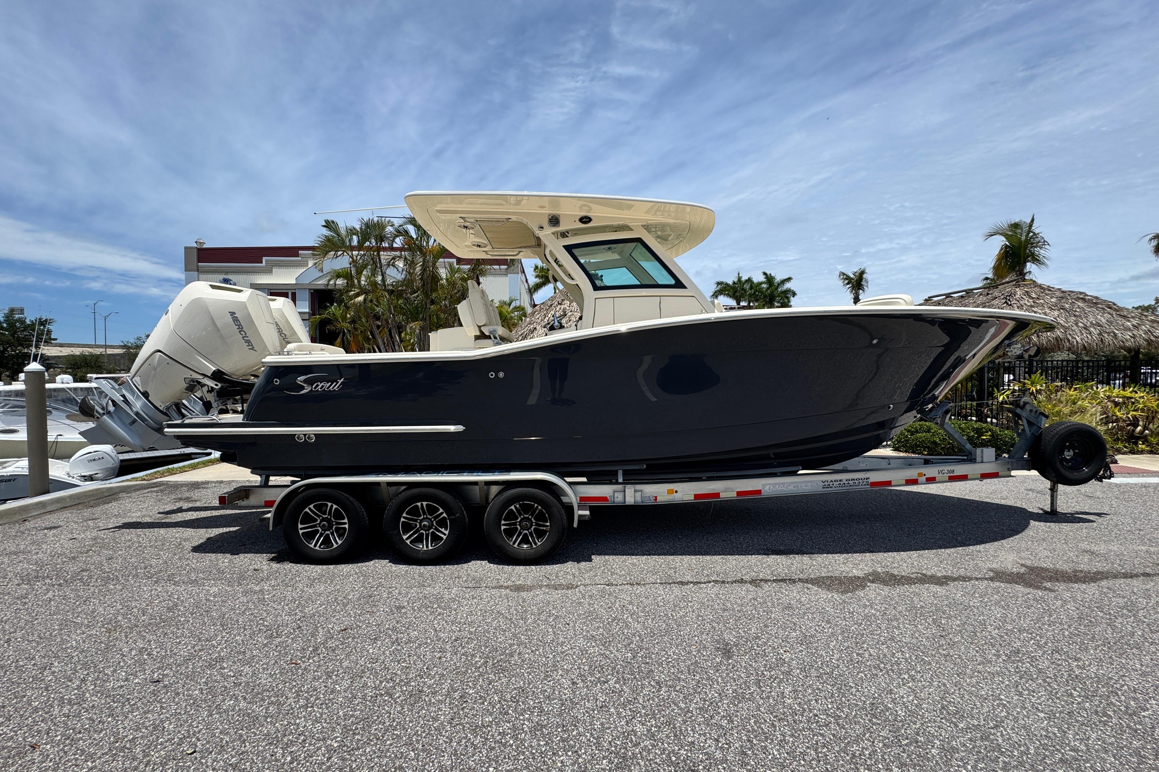 2025 Scout 305 LXF