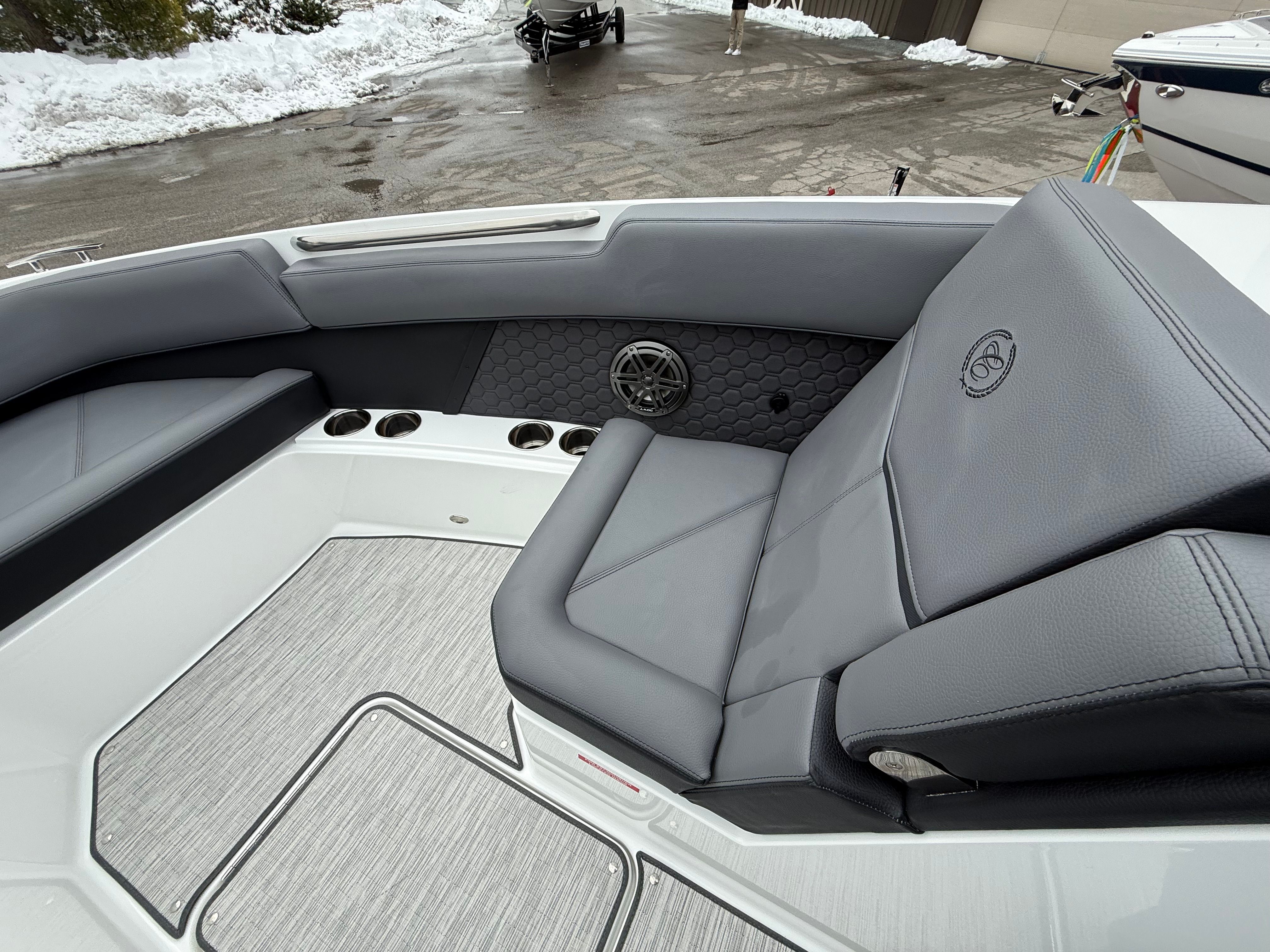 2026 Cobalt R8 Surf - 41