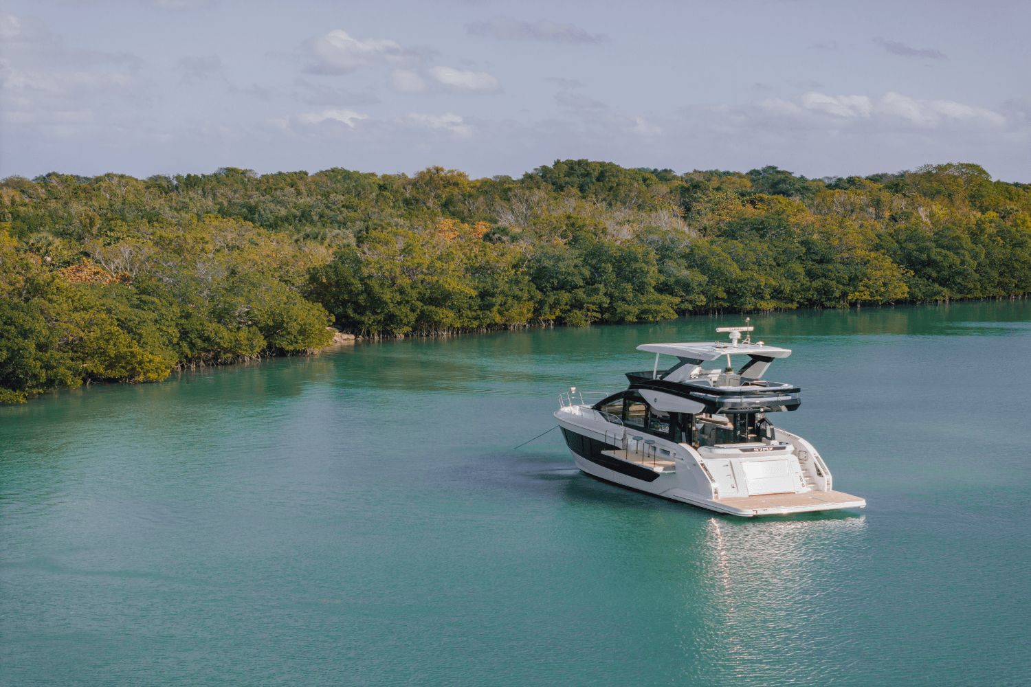 2027 Cruisers Yachts 57 Fly - 11