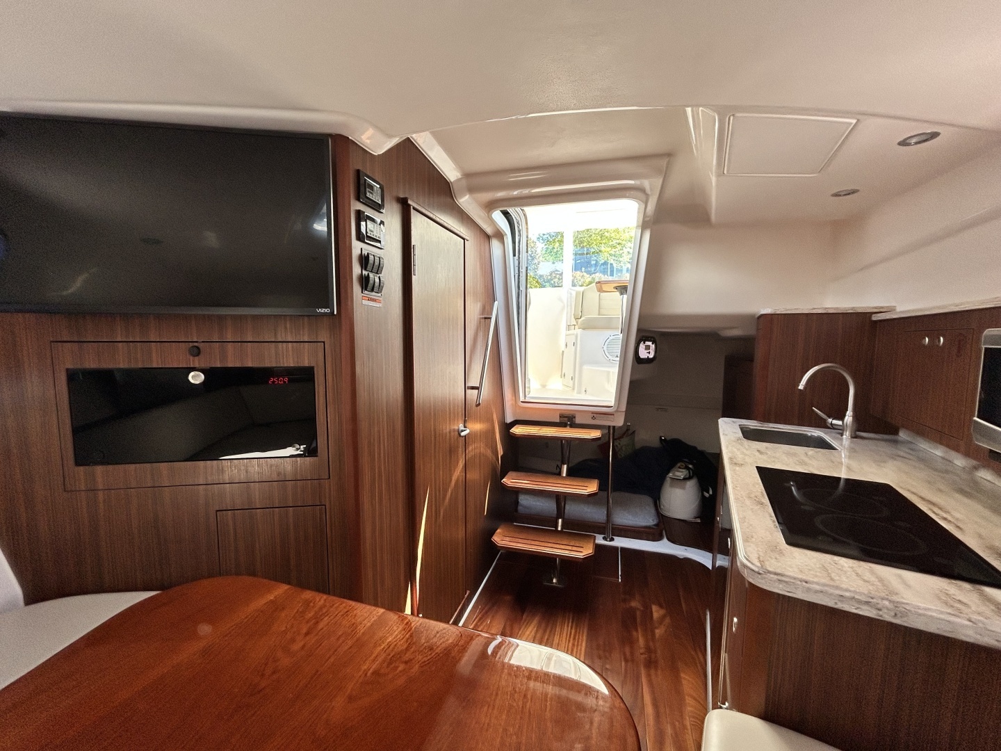 2018 Pursuit OS 355 Offshore - Image 7