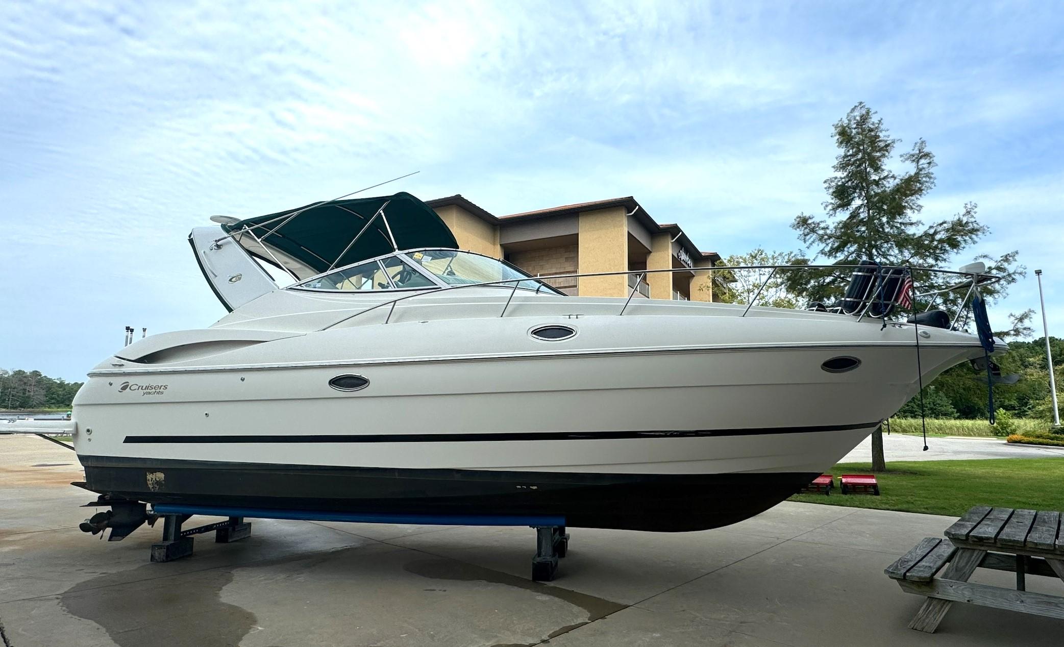 2004 Cruisers Yachts 320 Express - 21