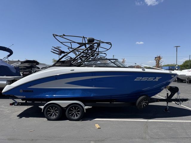 2025 Yamaha Boats 255XD - 2