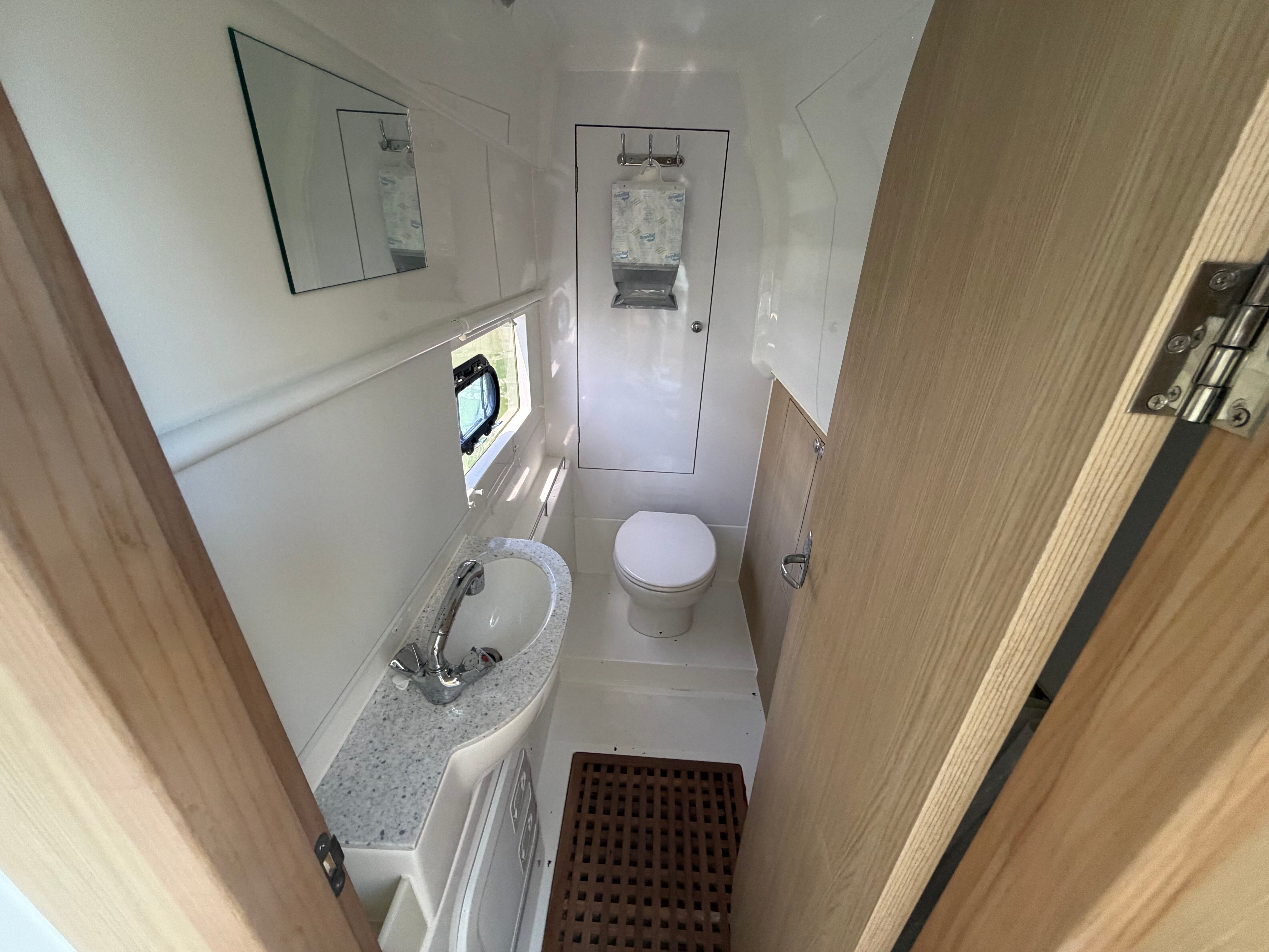 2020 AQUILA 36 SP - Image 30