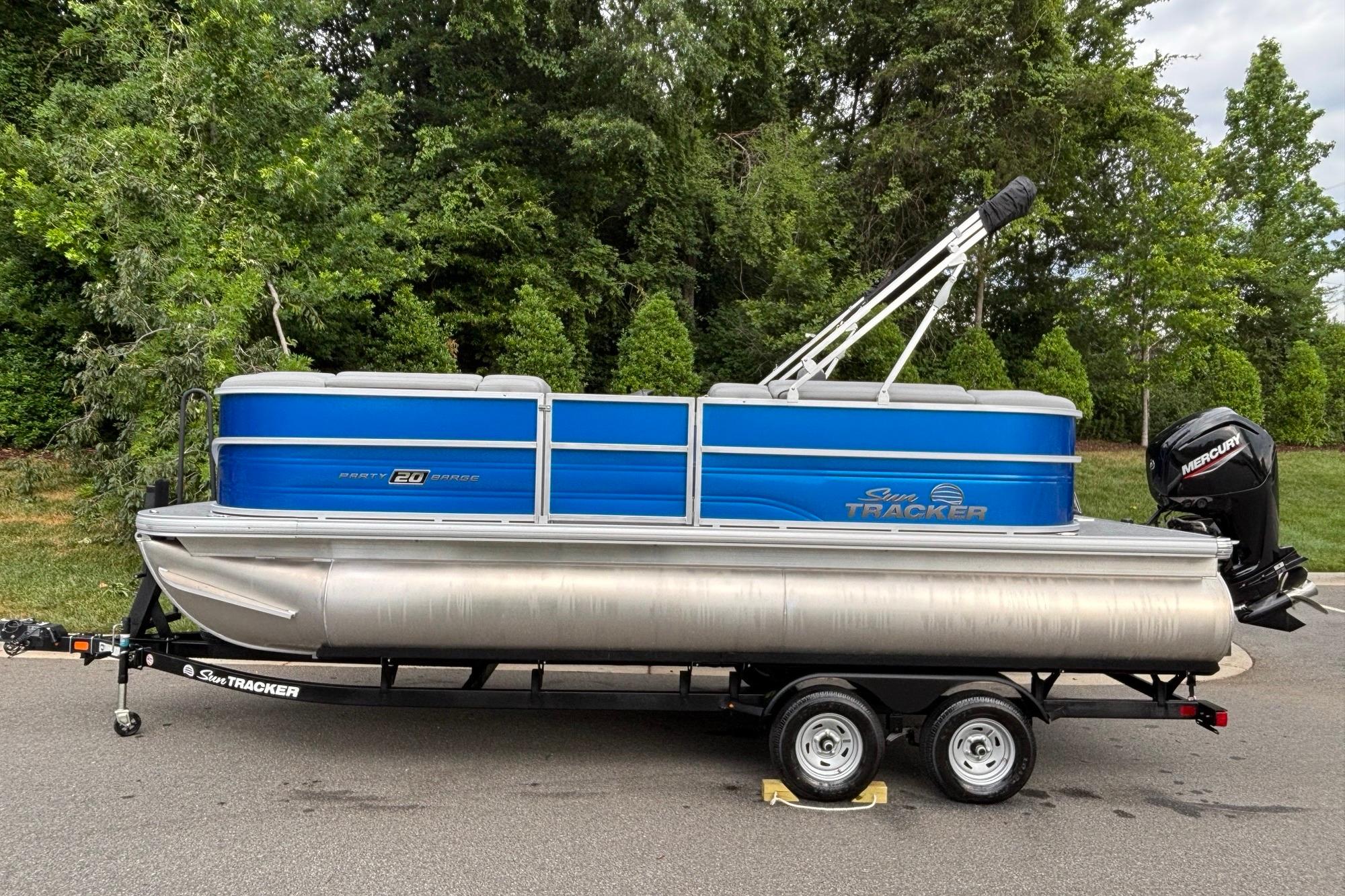 2026 Sun Tracker Party Barge 20 DLX