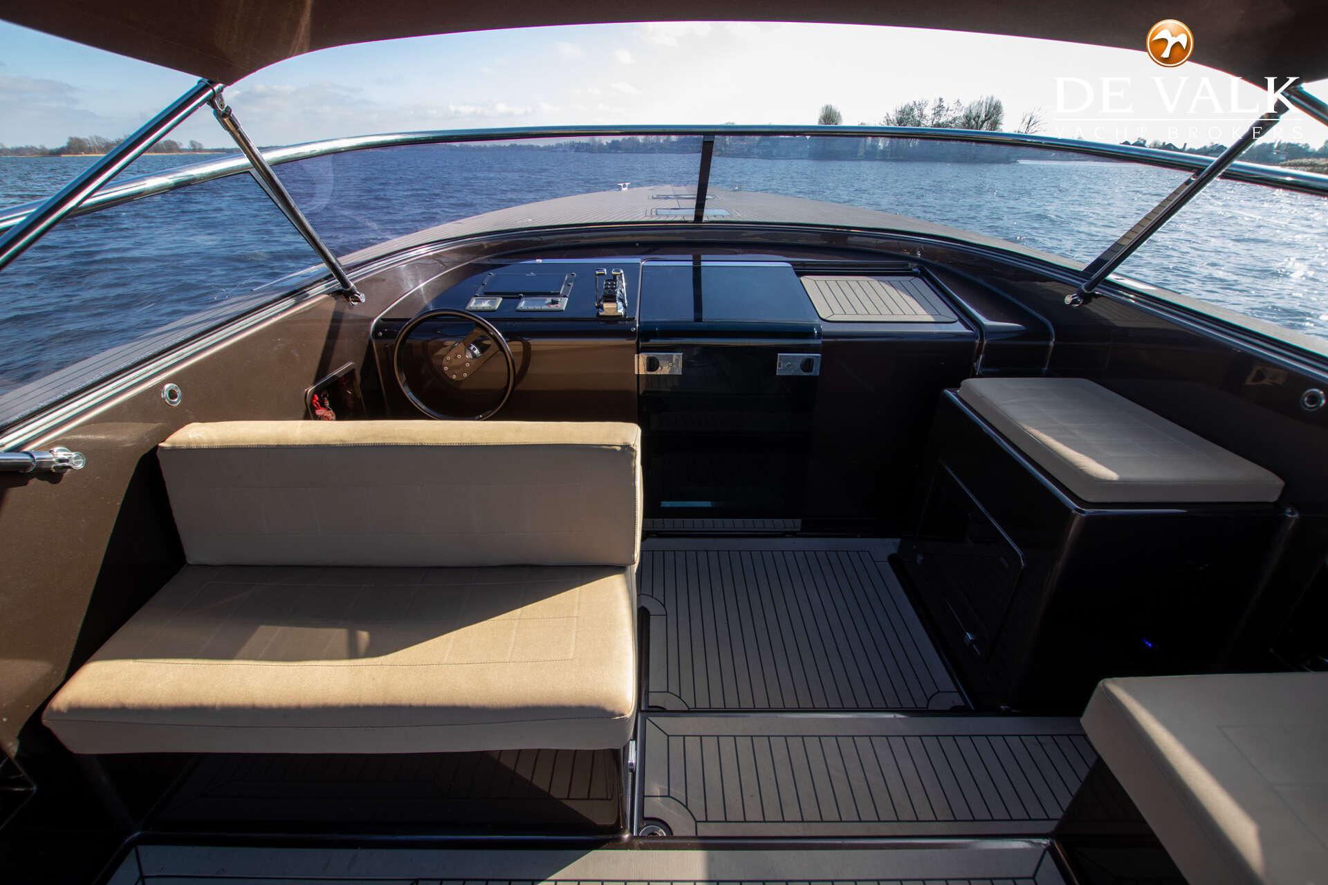 2009 VanDutch 40 - 27