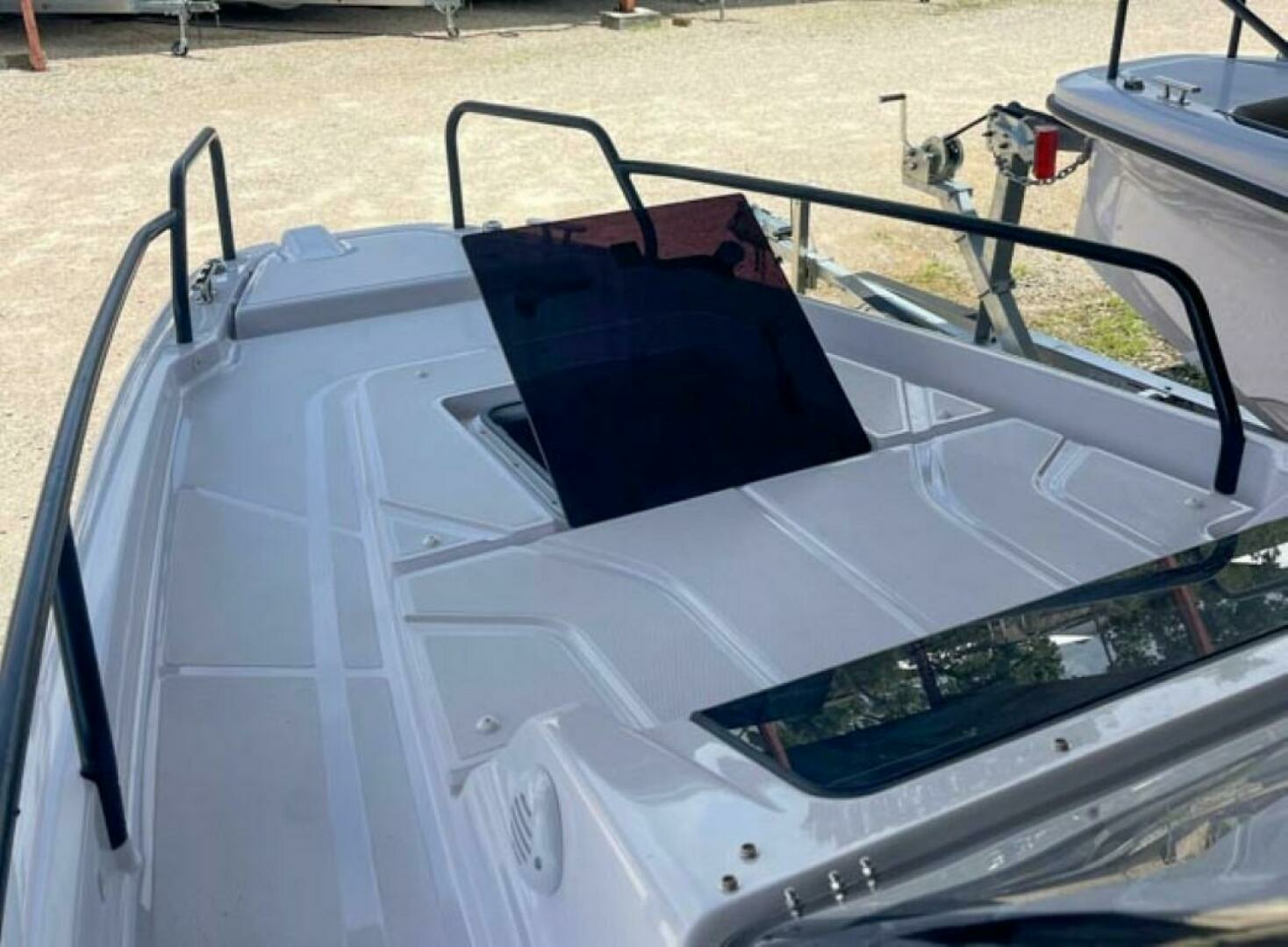 2024 Axopar 25 Cross Top - Image 7