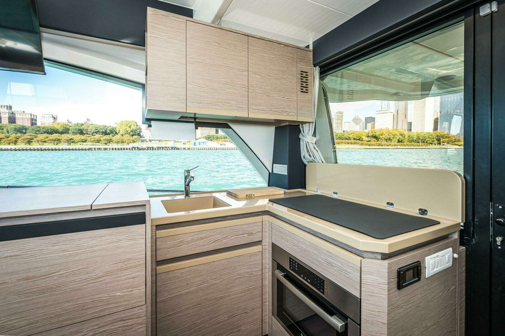 2024 Greenline 45 Coupe HYBRID - Image 9