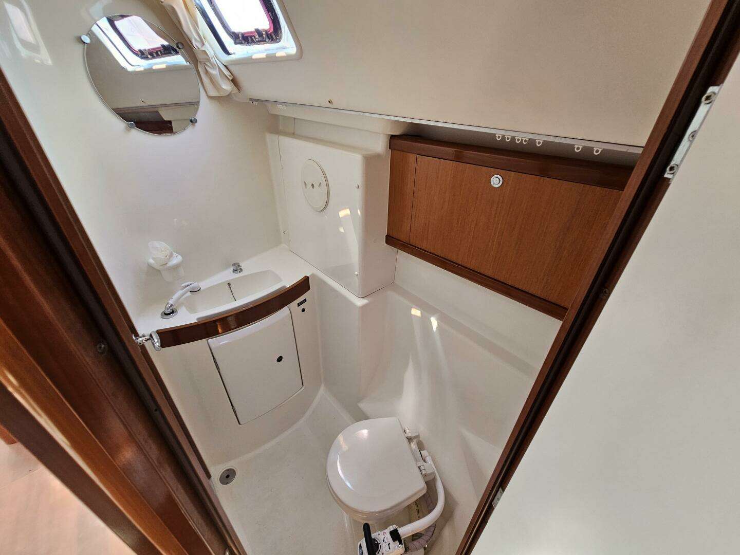2009 Beneteau Cyclades 43.3 - Image 28